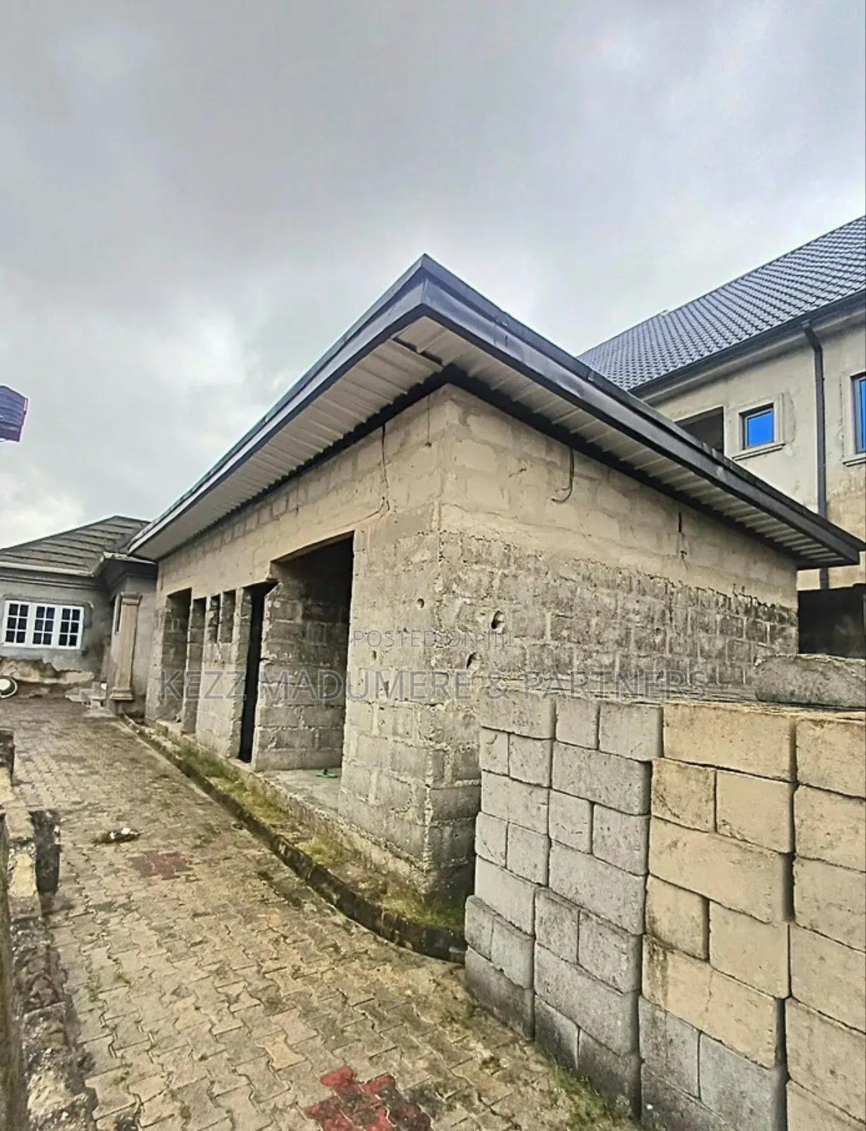 7bdrm Duplex in Inside A Gated for sale