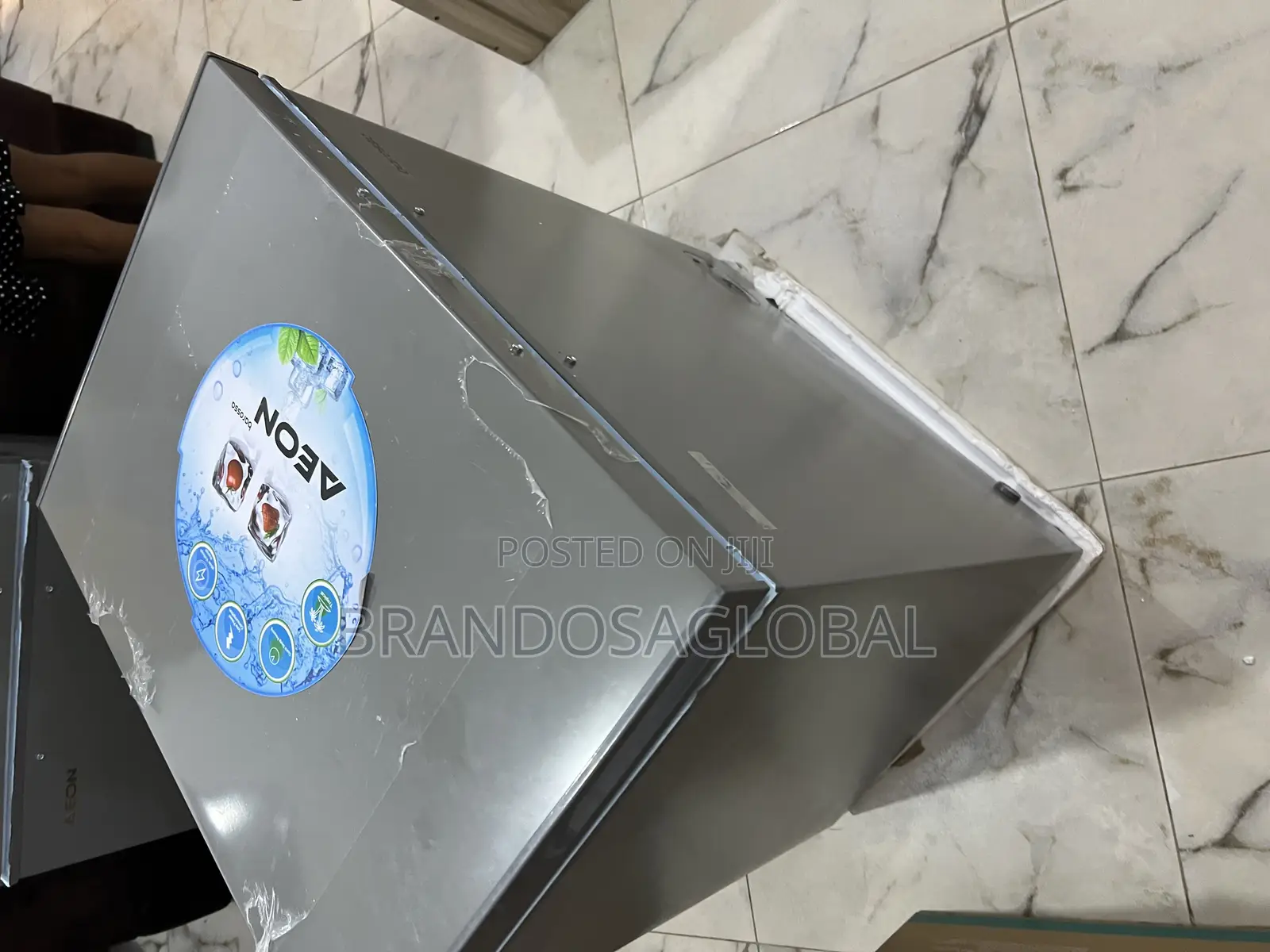 Aeon Chest Freezer 150l With Compressor Cooling