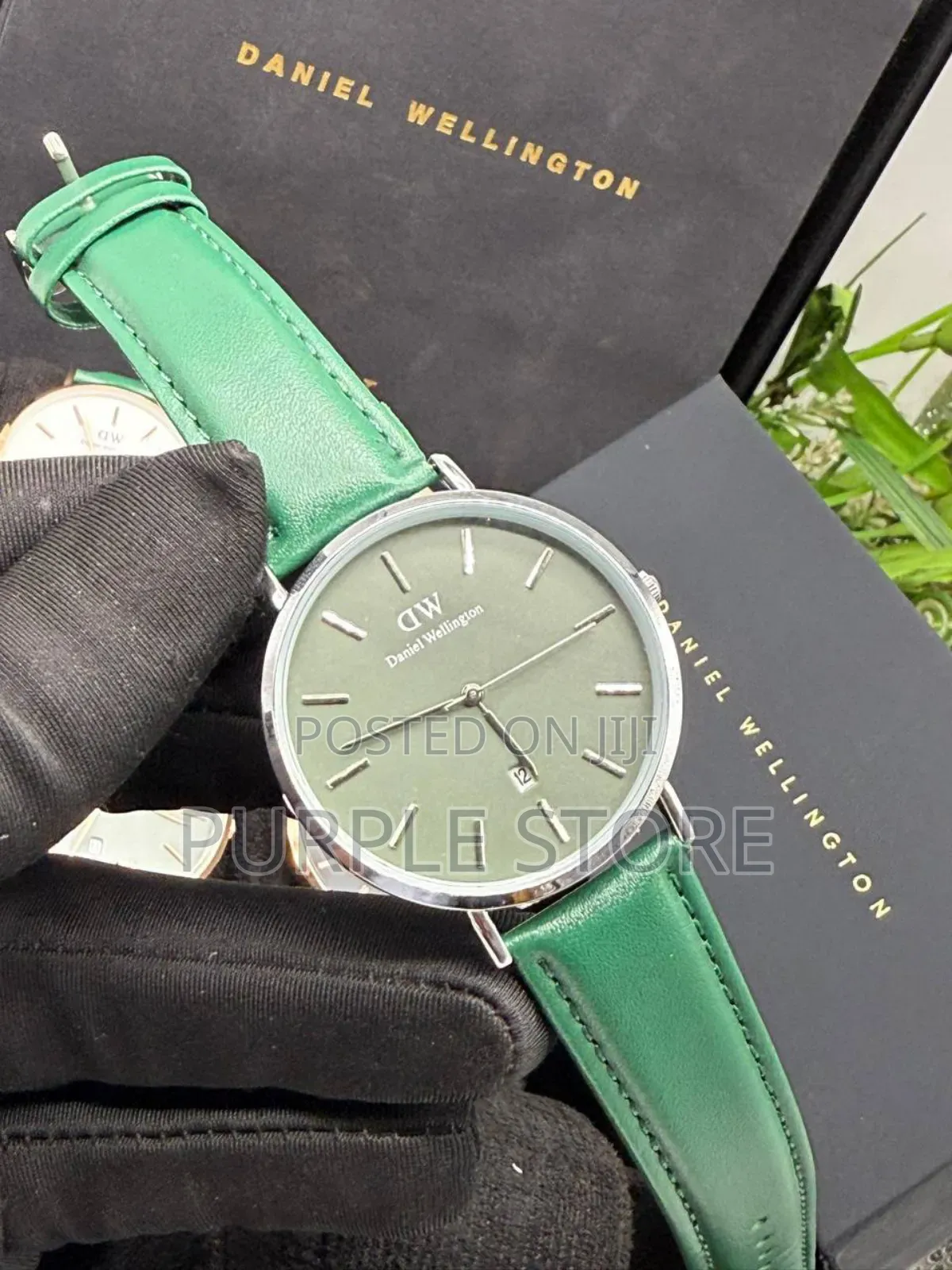 Daniel Wellington Men's Leather Watch With Date