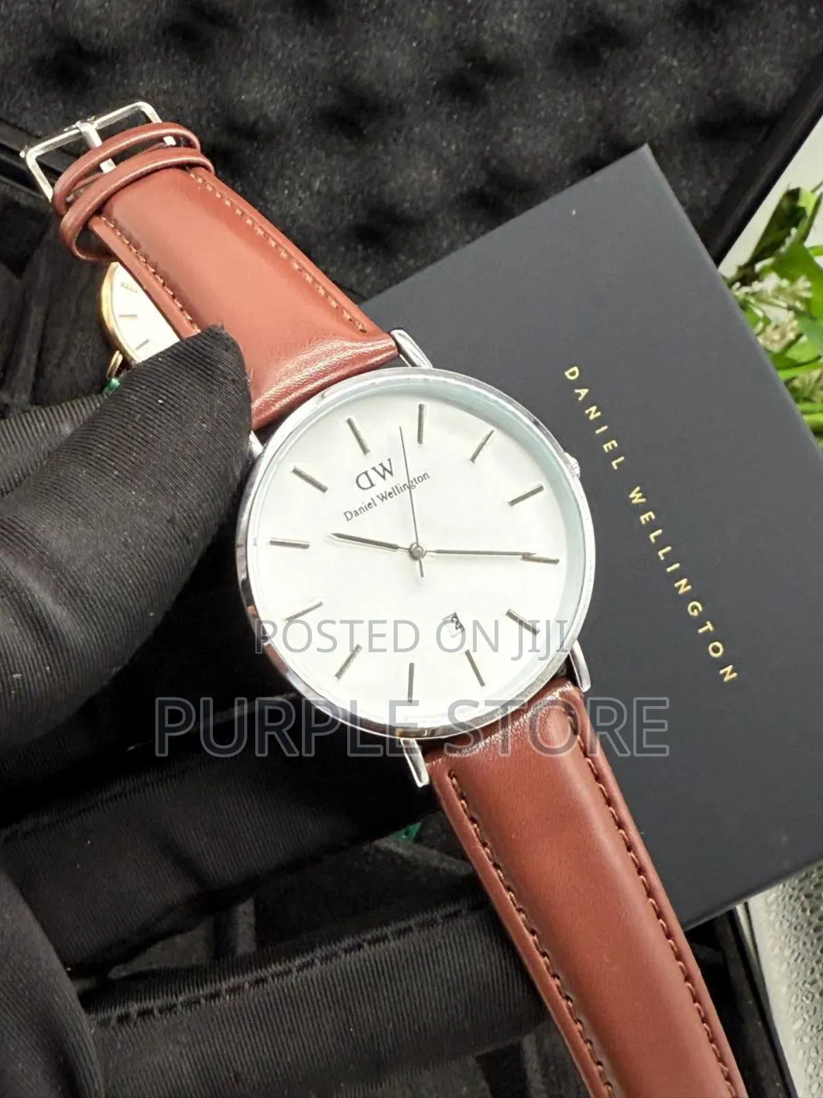 Daniel Wellington Men's Leather Watch With Date