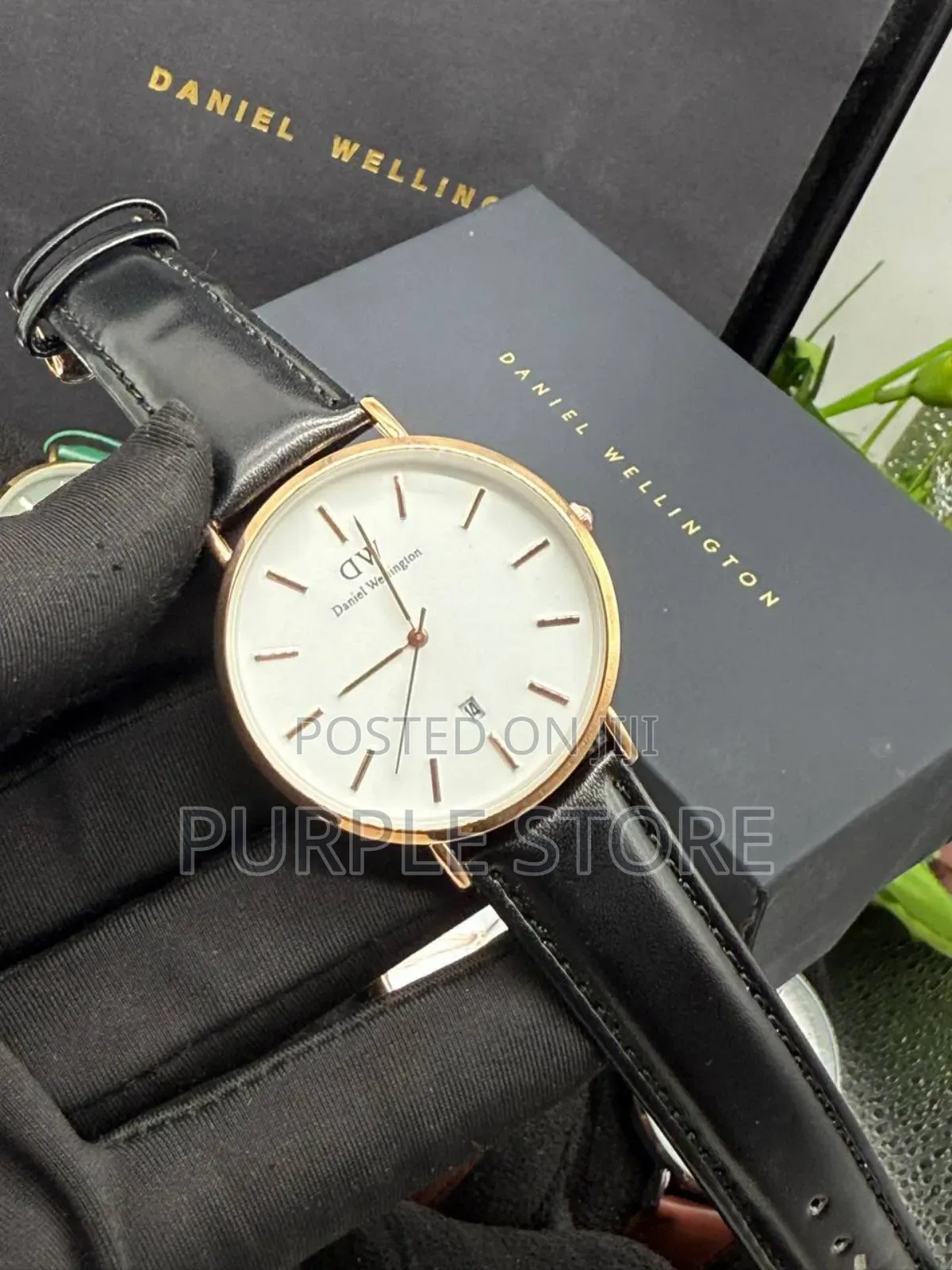 Daniel Wellington Men's Leather Watch With Date