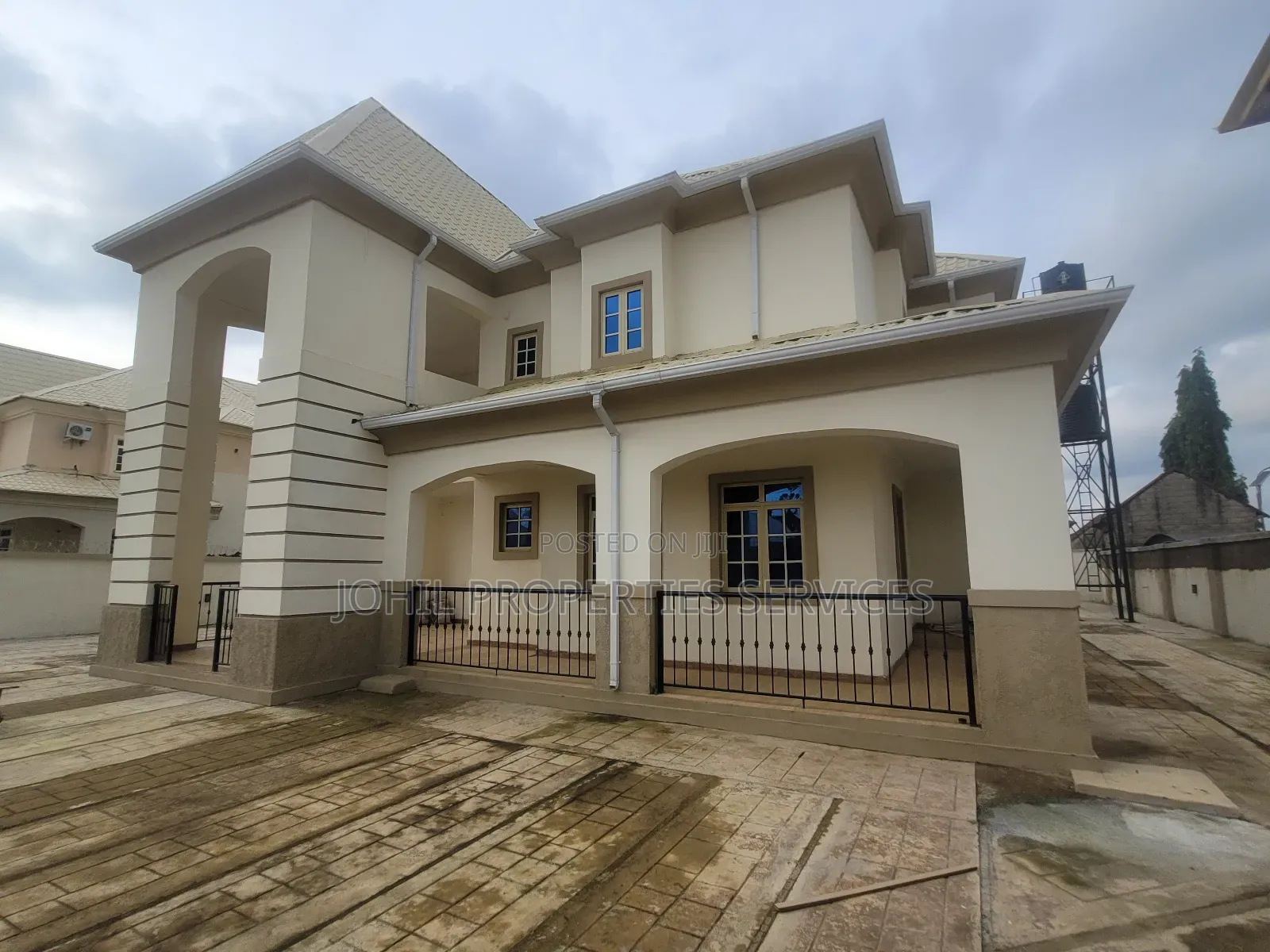 4bdrm Duplex in Dakwo District for rent