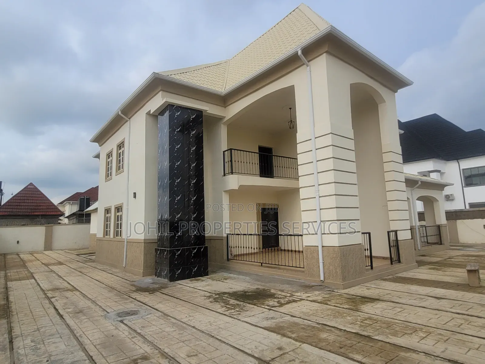 4bdrm Duplex in Dakwo District for rent