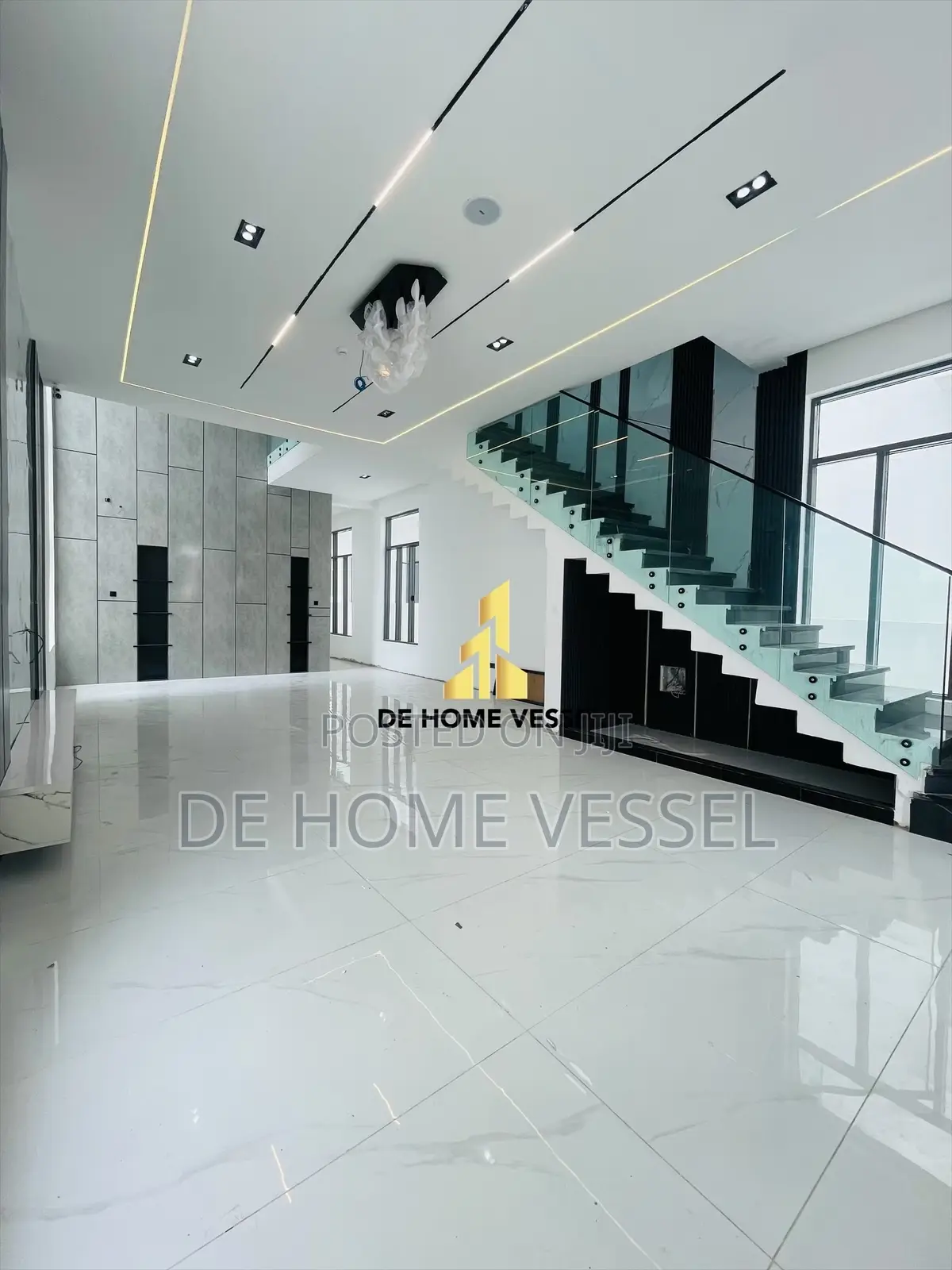 5bdrm Duplex in Chevron for sale