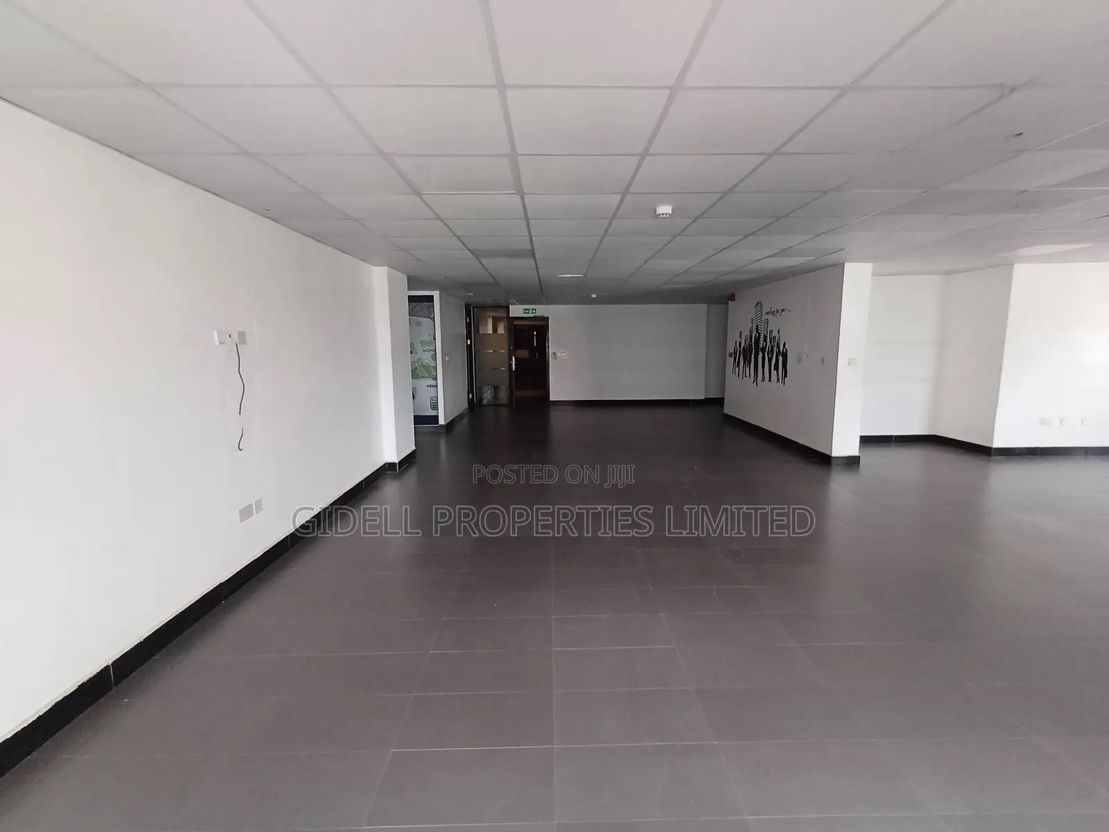 Serviced 1000sqm Office Space on the Fourth Floor With Elevator
