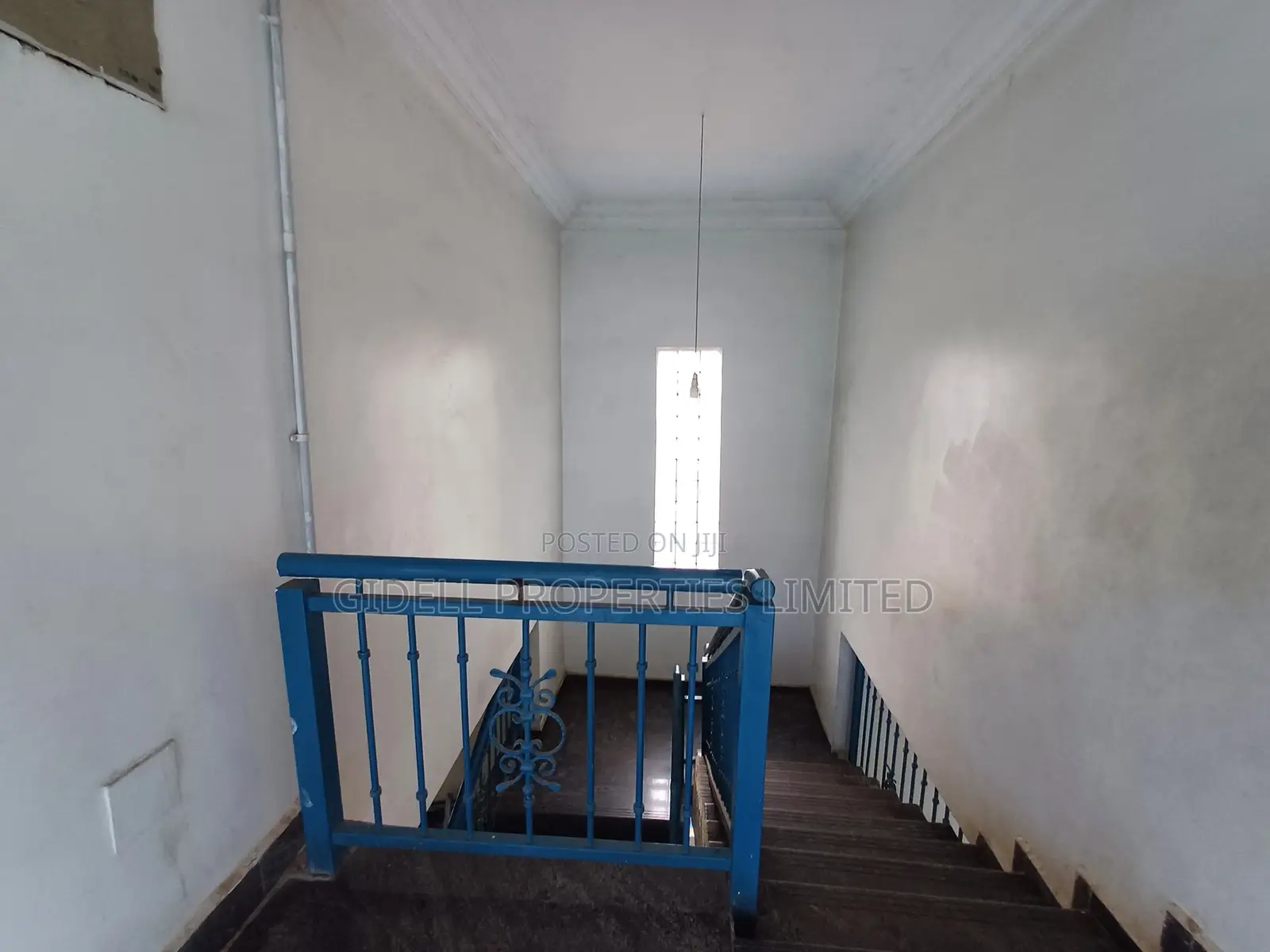 182sqm Shop / Office Space on the Second Floor