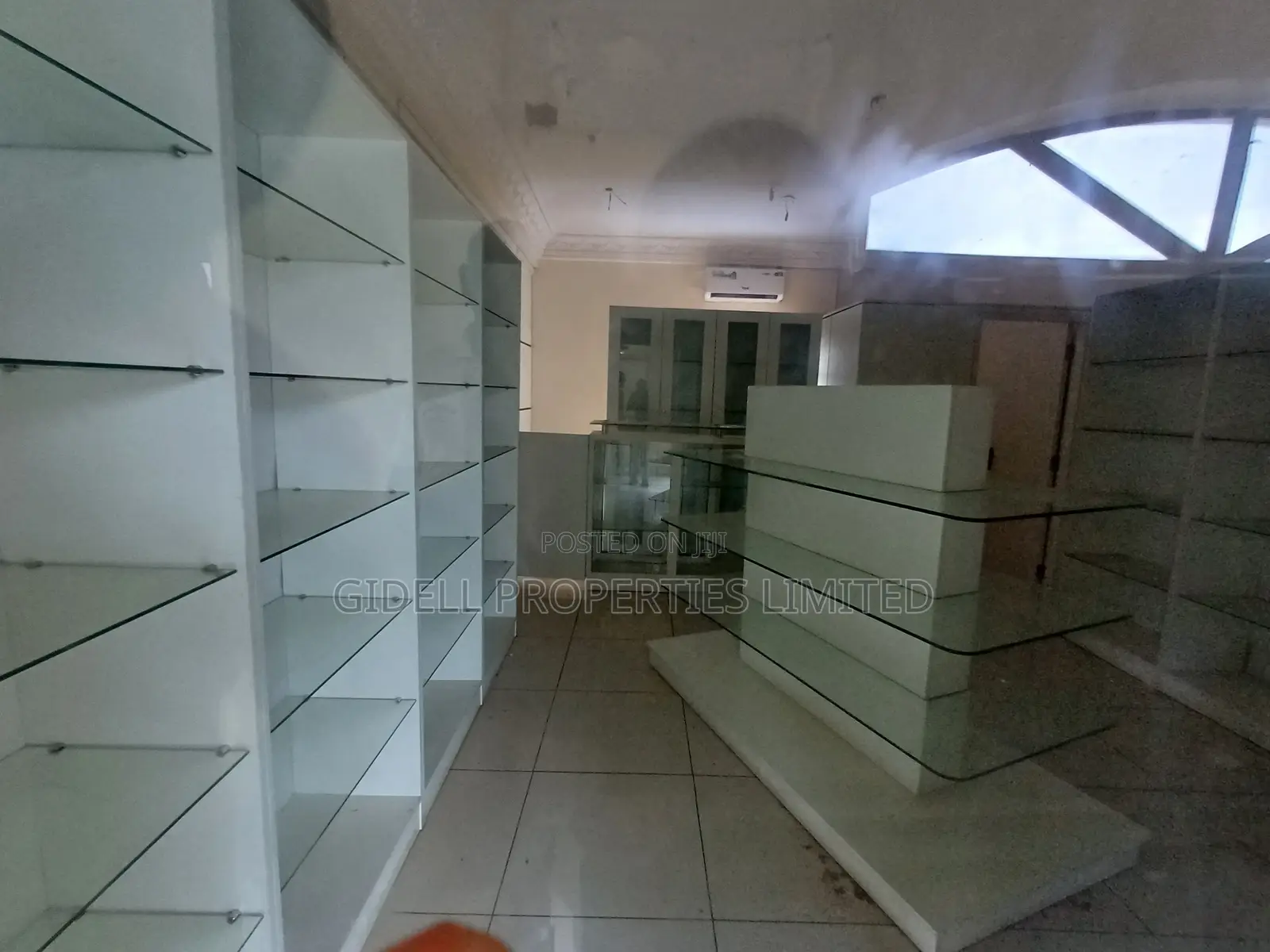 140sqm Shop / Office Space on the First Floor