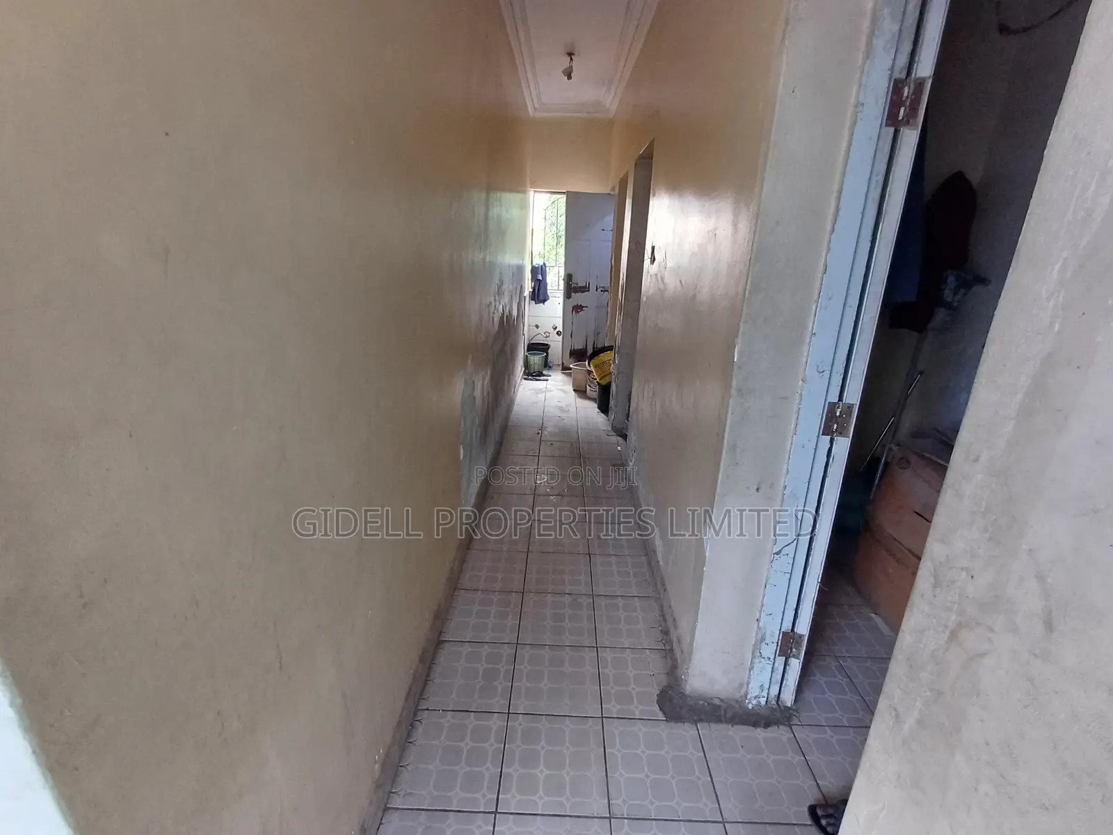 140sqm Shop / Office Space on the First Floor