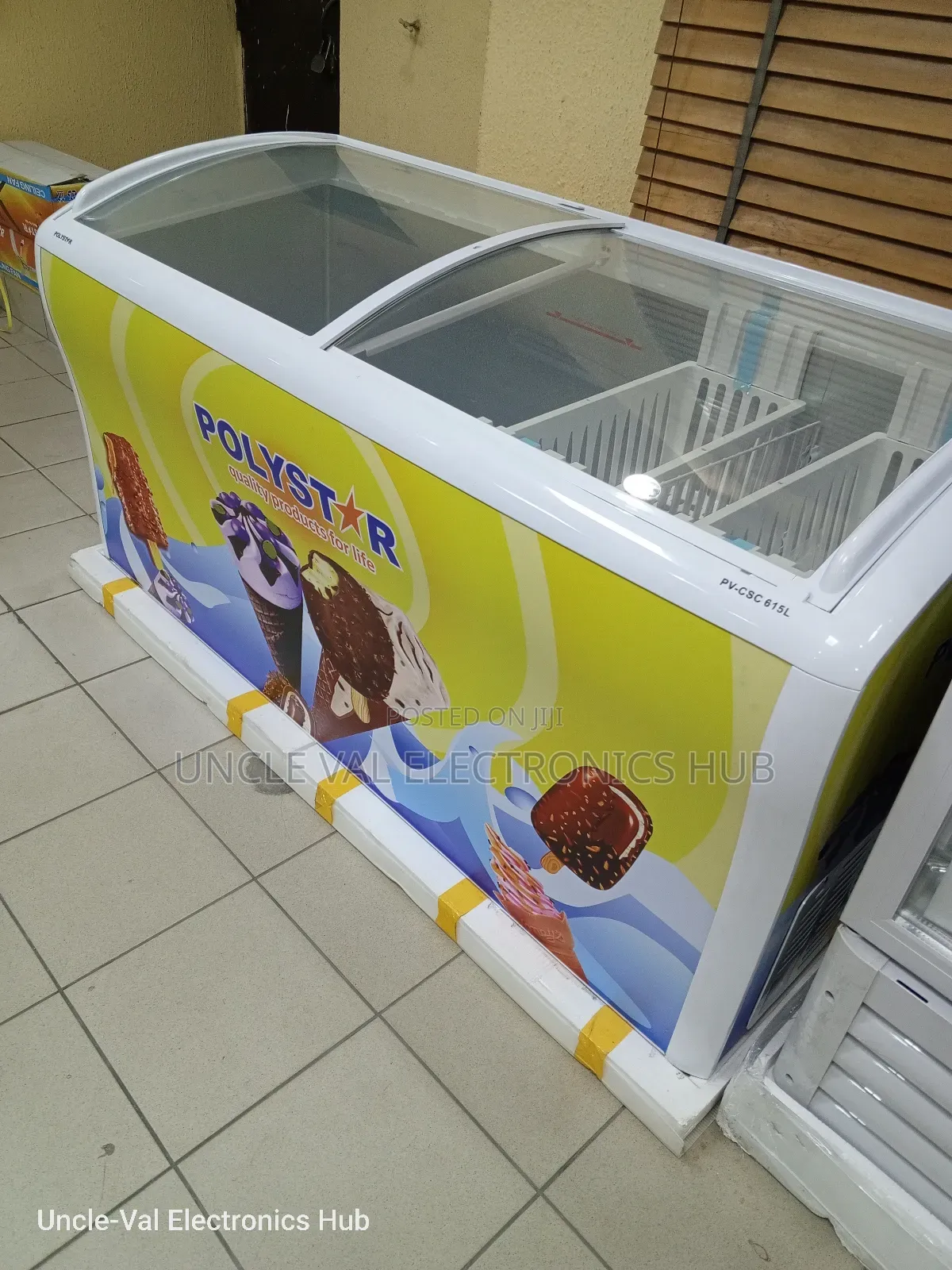 Polystar Showcase Freezer 615l