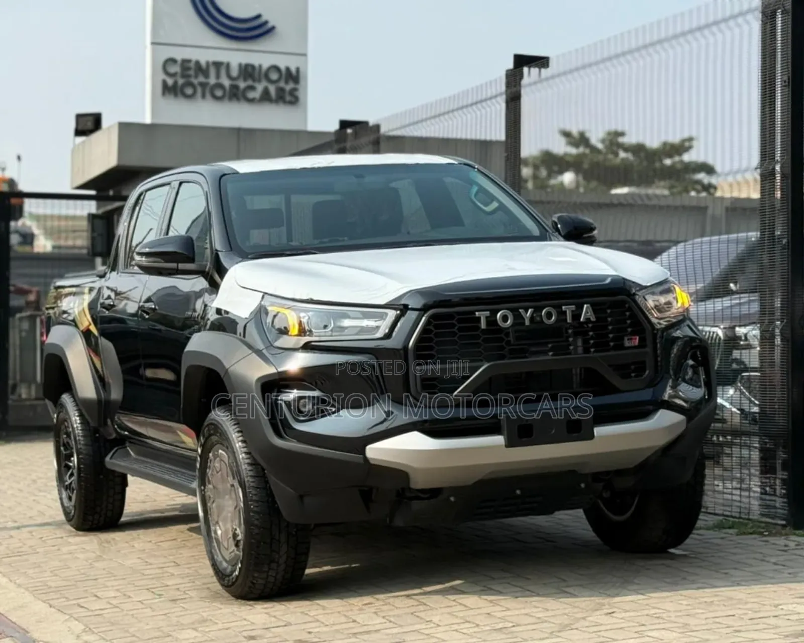 New Toyota Hilux 2025 Black