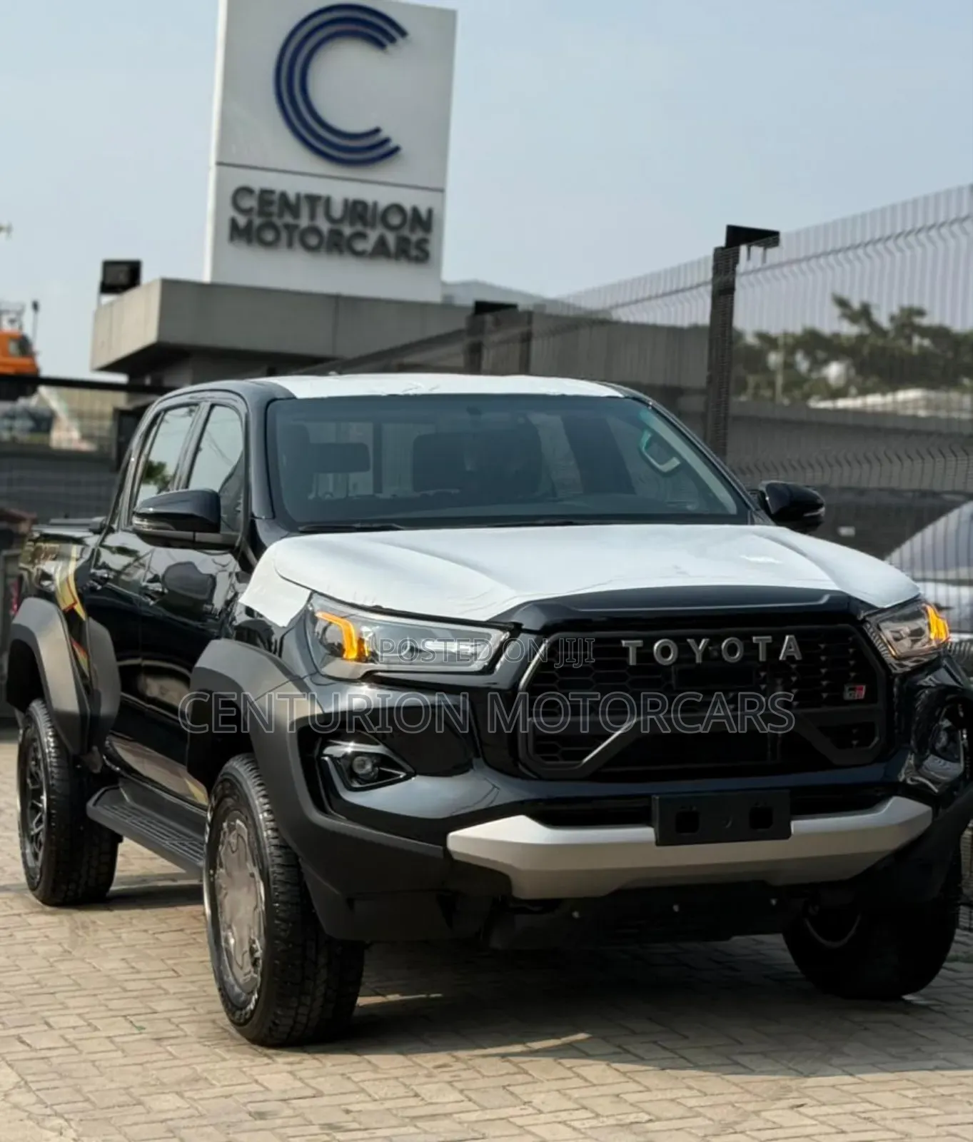 New Toyota Hilux 2025 Black