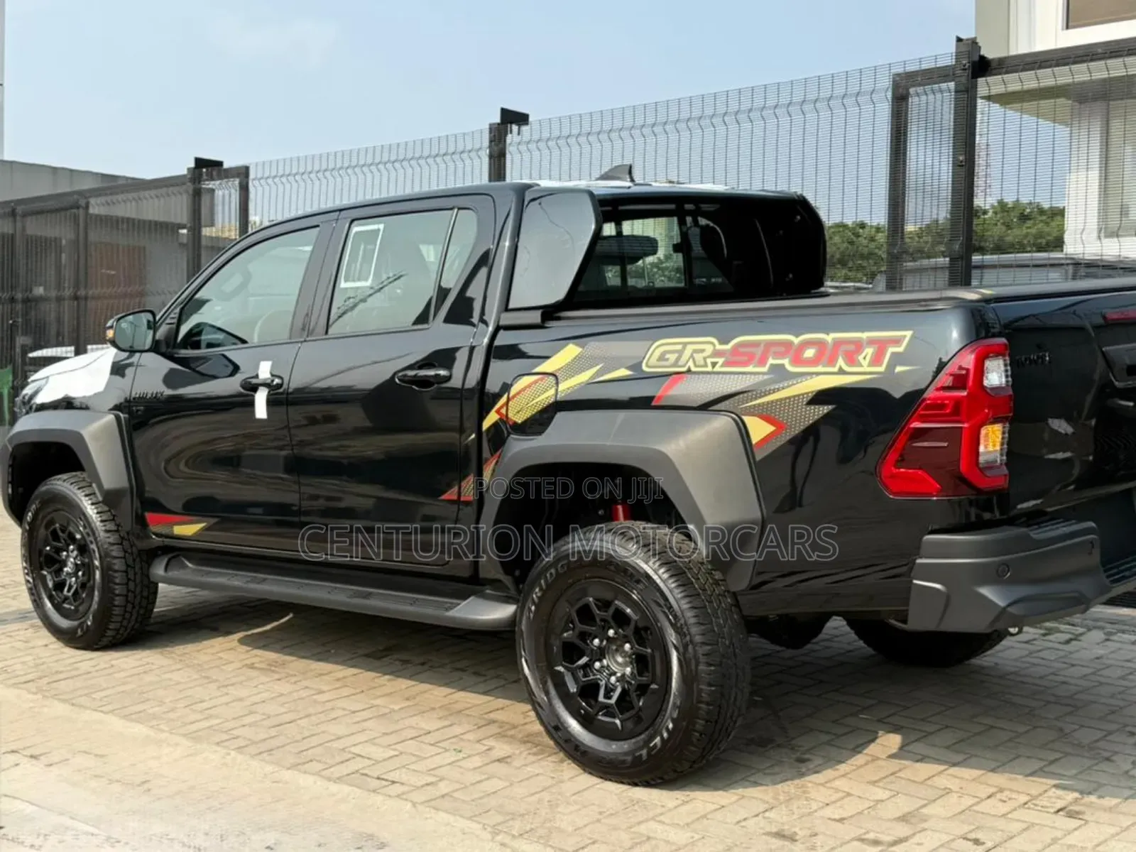 New Toyota Hilux 2025 Black