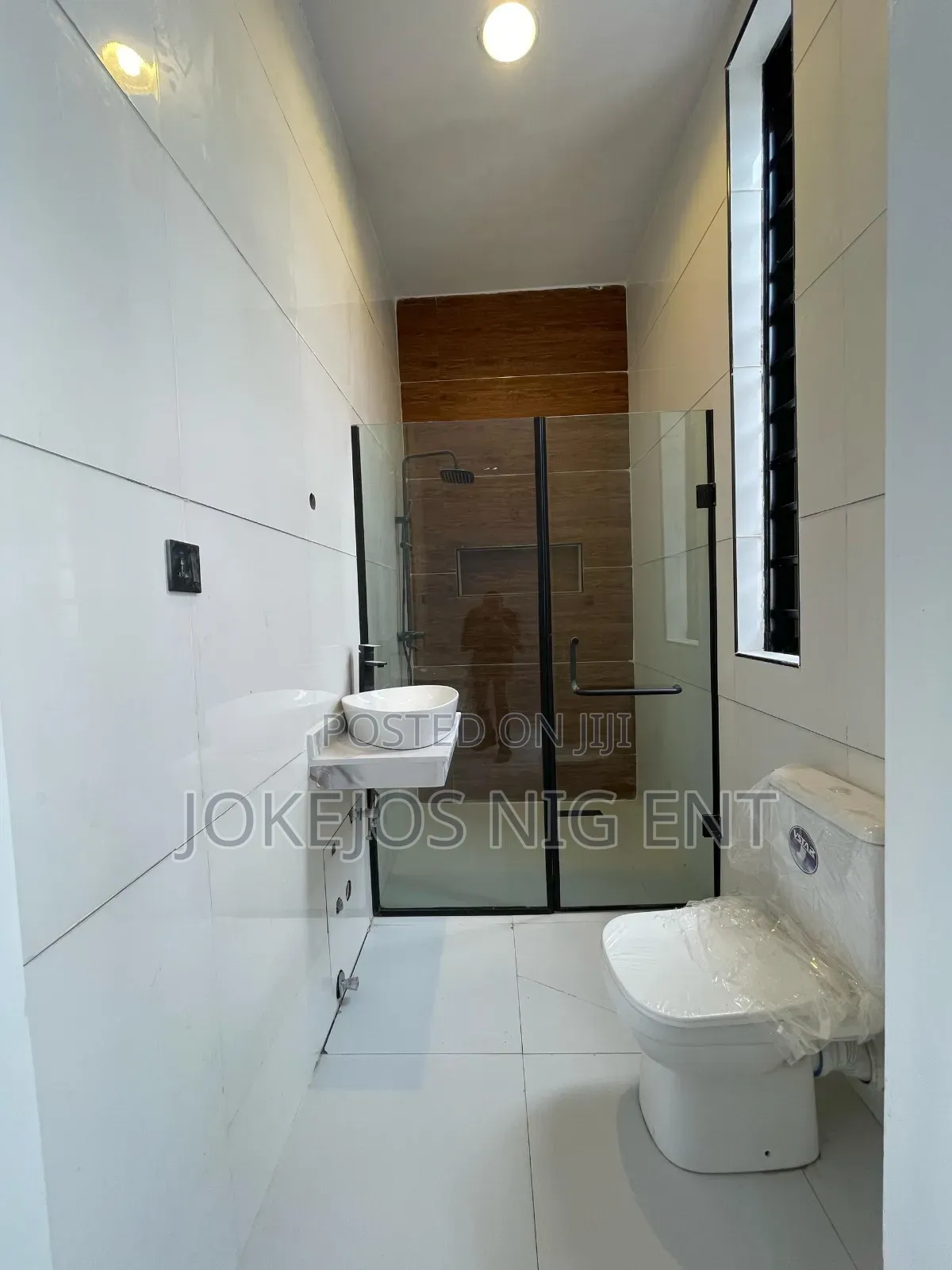 5bdrm Duplex in Ikota for sale