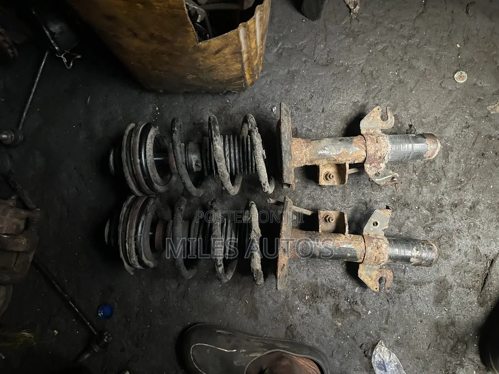 Front Shock for Chrysler 200