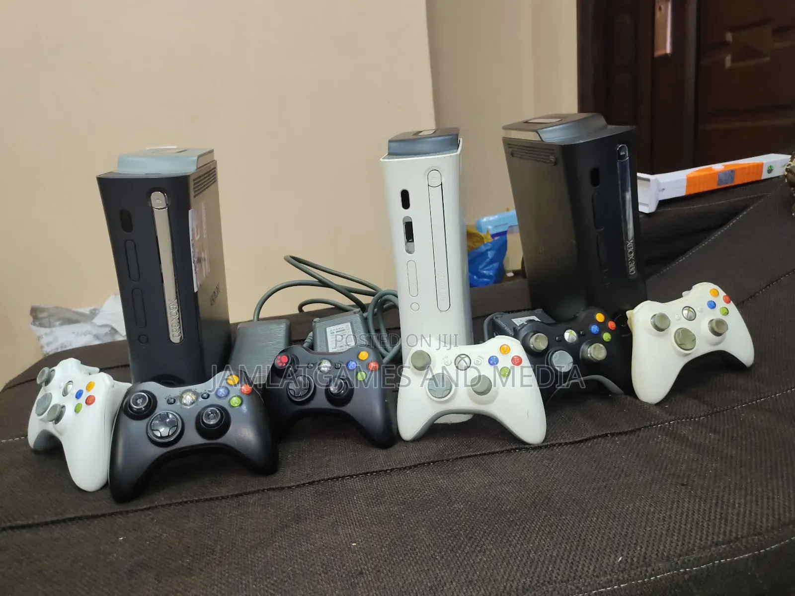 Mint Uk  Xbox 360 Game. 10plus Games Installed. 2pads