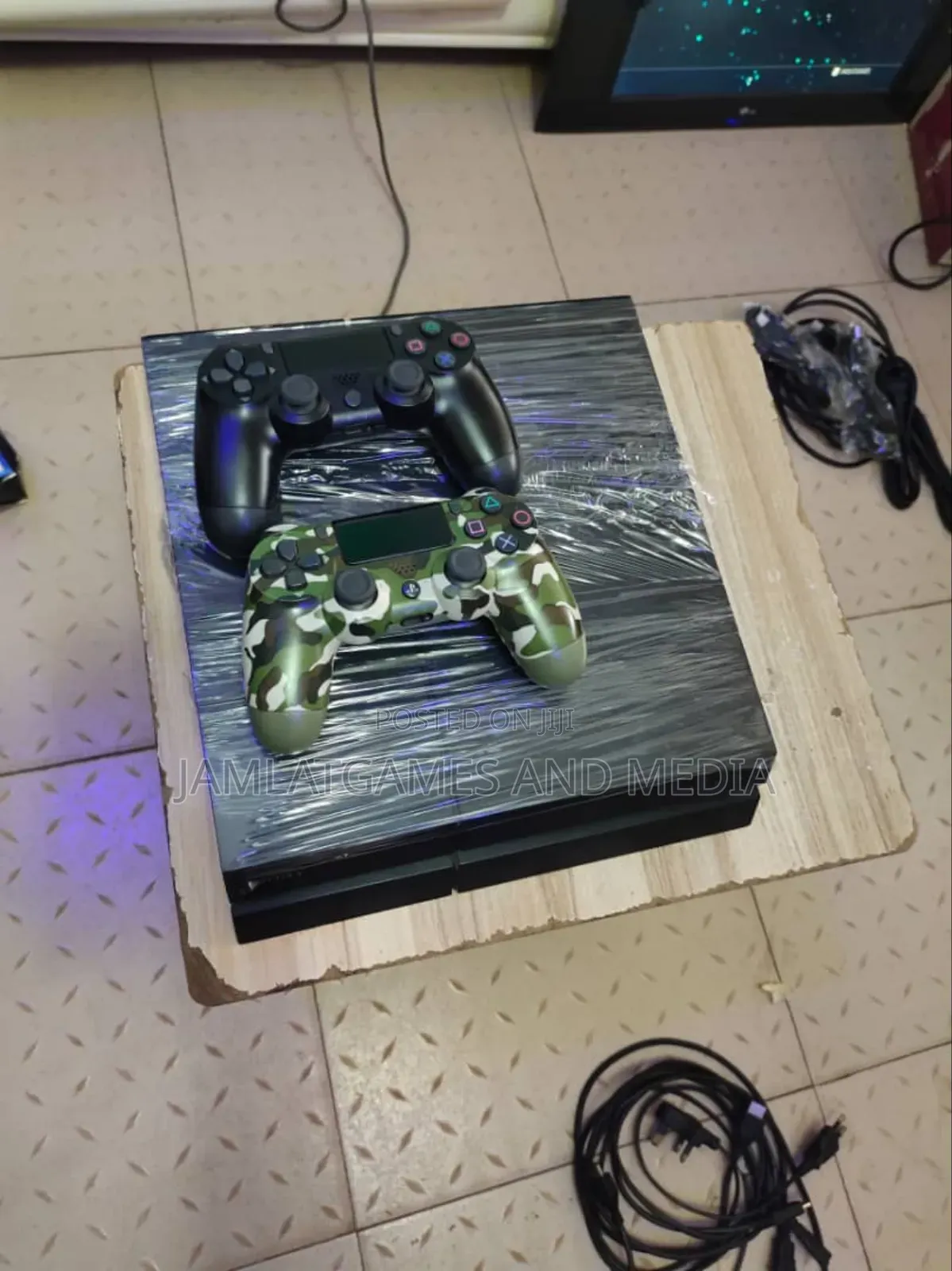 Uk  Hacked Ps4 Fat, Low Version, 2pads, 20games Installed