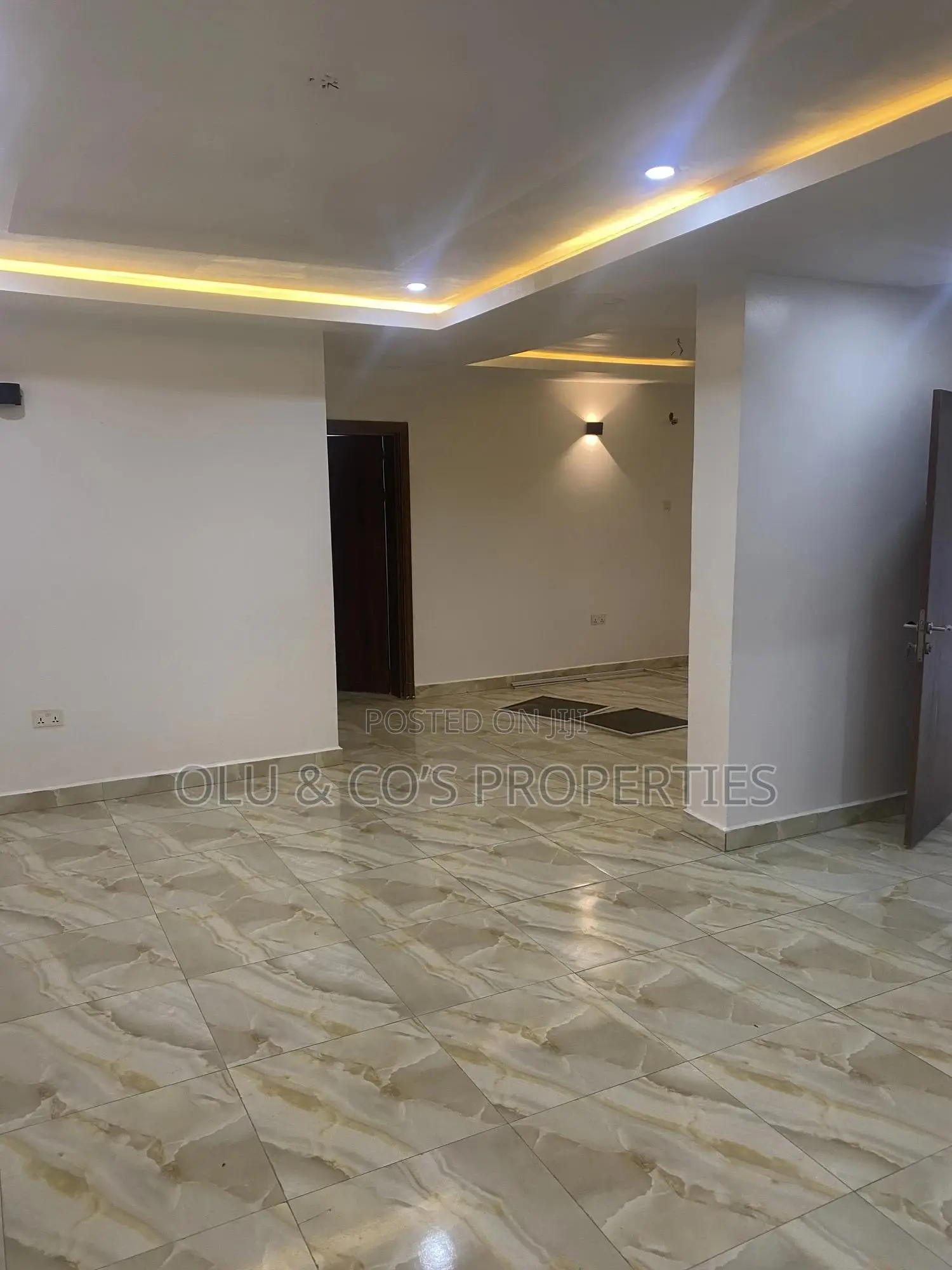 3bdrm Townhouse / Terrace in Mabushi for rent