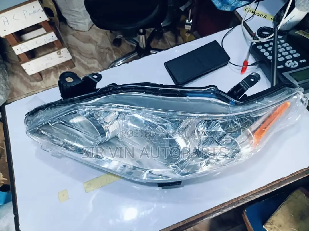 Toyota Corolla 2010/2011/2012/2013 Headlight/Headlamp