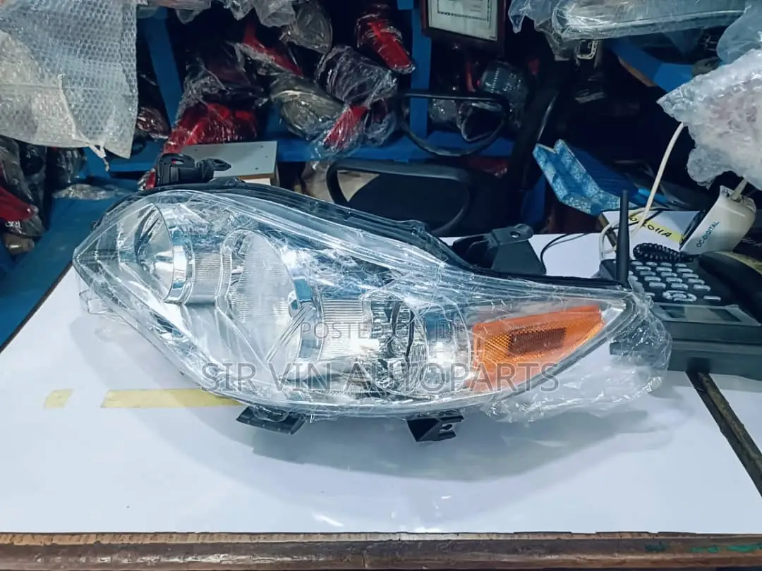 Toyota Corolla 2010/2011/2012/2013 Headlight/Headlamp