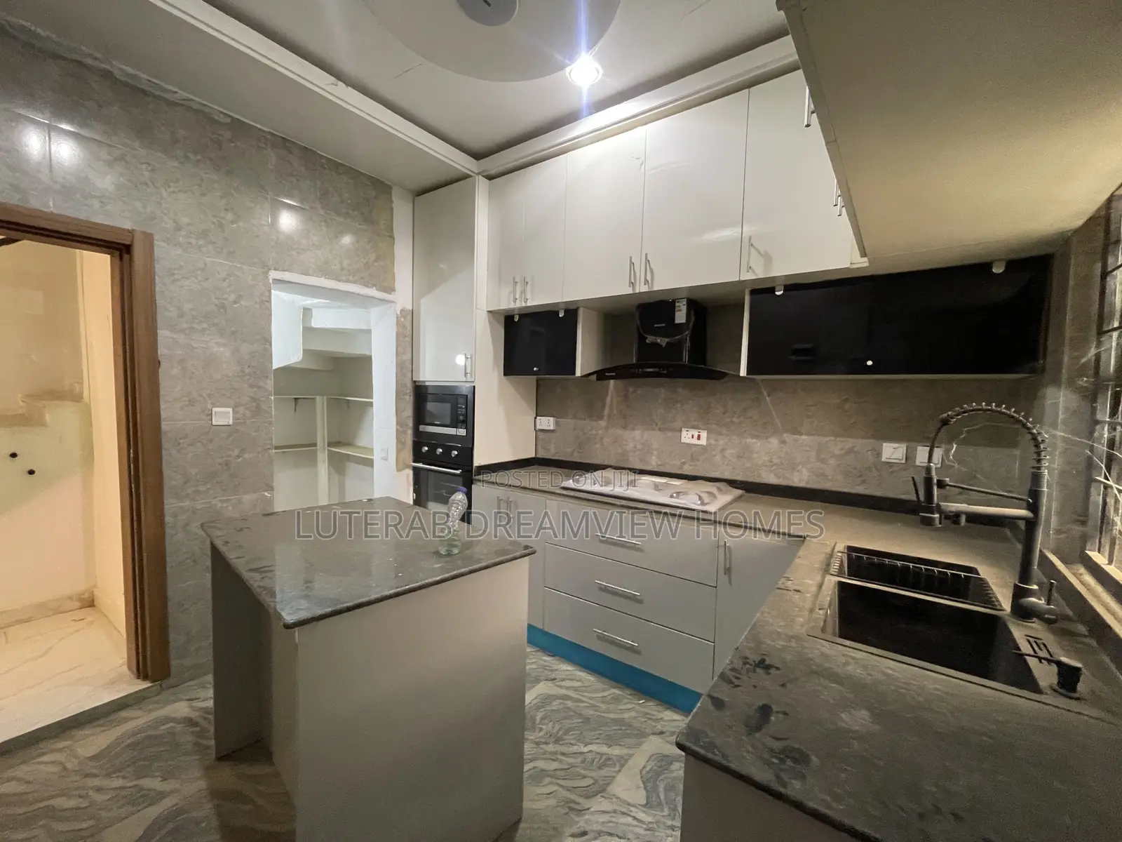 4bdrm Townhouse / Terrace in Jahi for rent