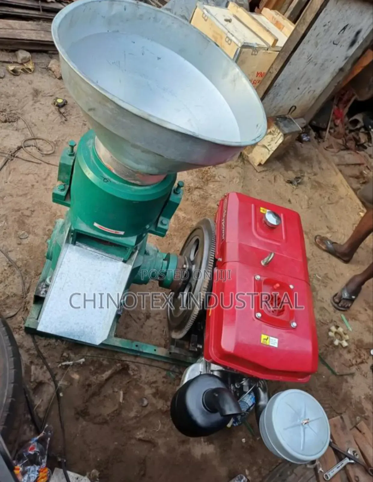 Pelletizer /Pellet Machine That Come With Diesel Engine( 600kg/Hr)