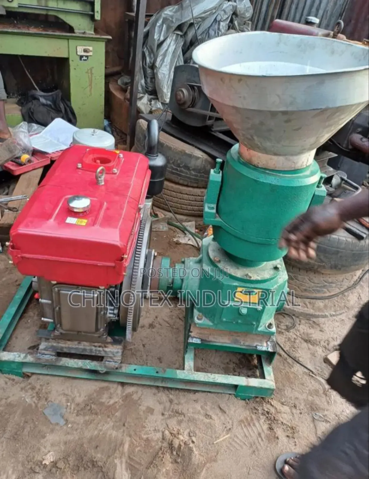 Pelletizer /Pellet Machine That Come With Diesel Engine( 600kg/Hr)