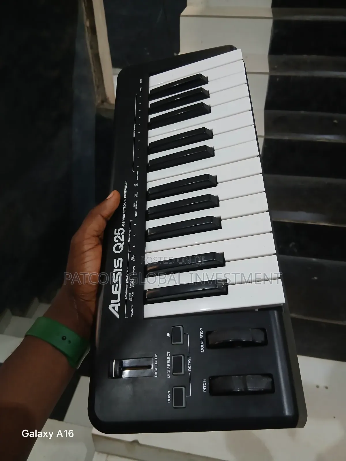 Fairly Used Alesis Midi Keyboard Q25