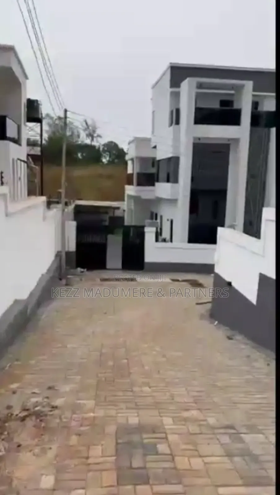 4bdrm Duplex in Independence Layout, for sale
