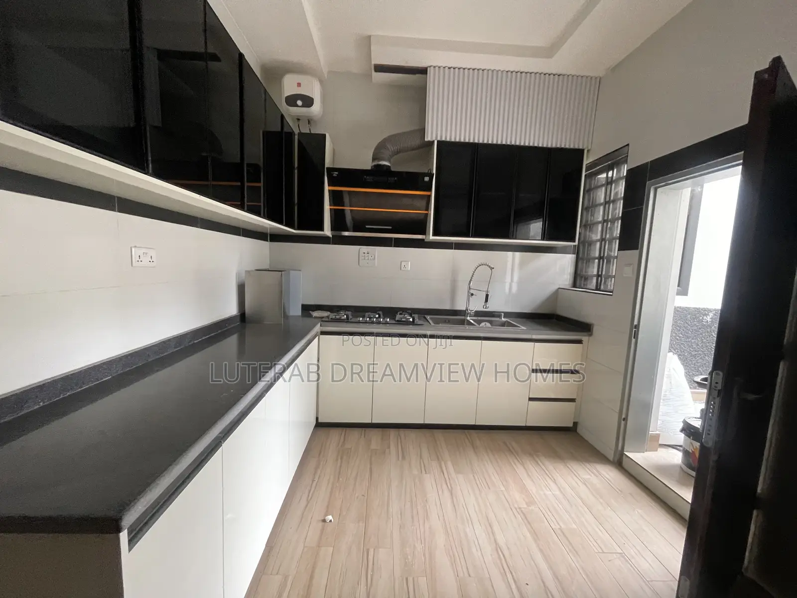 5bdrm Townhouse / Terrace in Katampe for rent