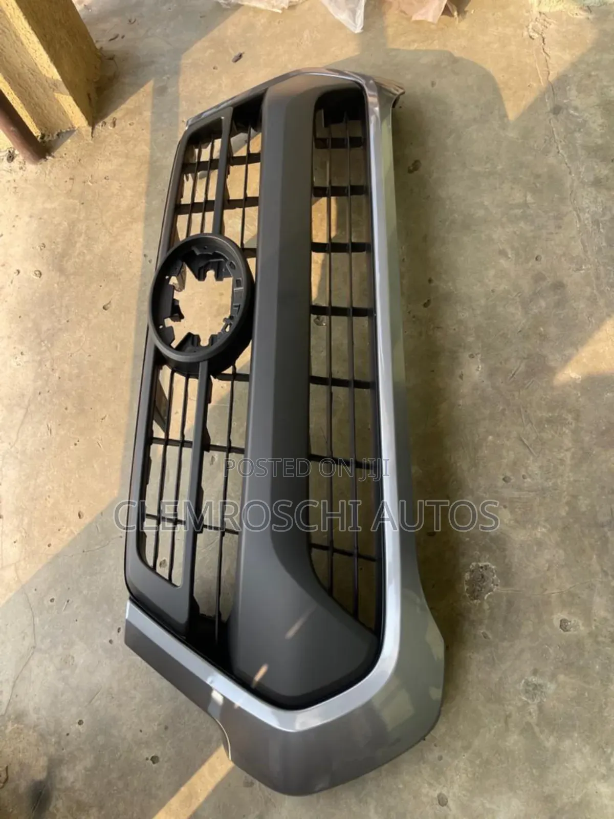 High Quality Certified Complete Front Grill Hilux 2022-2025 Model.