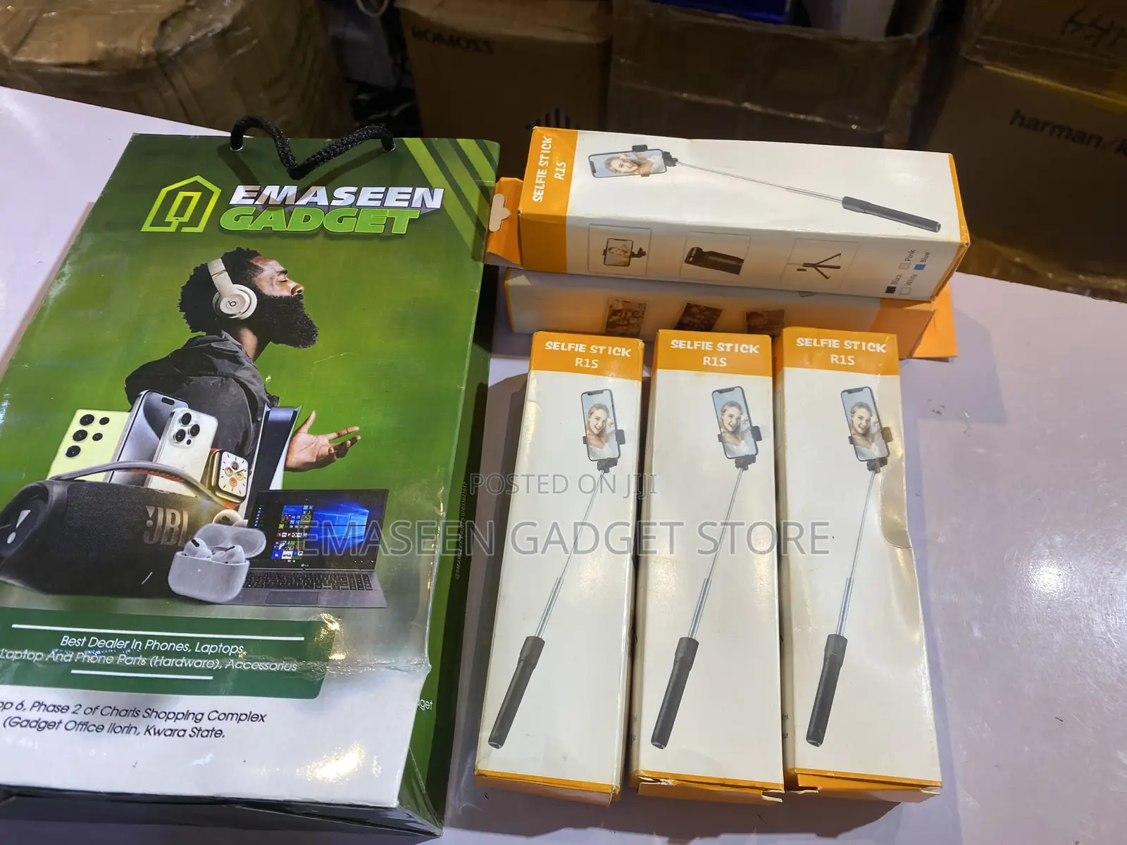 R1s Selfie Stick