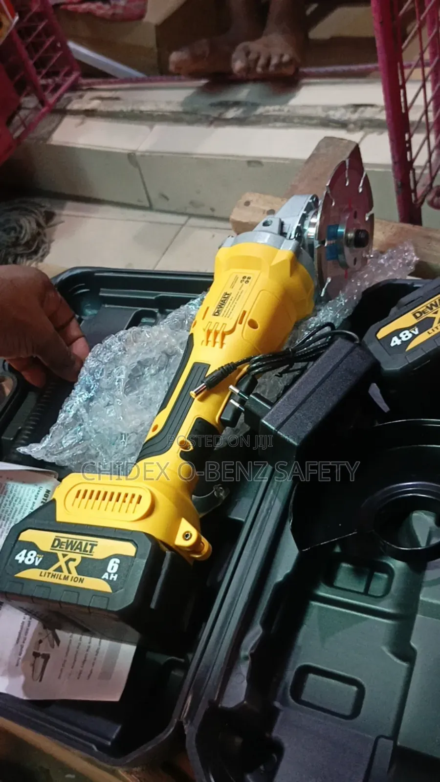 118v Cordless Dewalt Angle Grinder