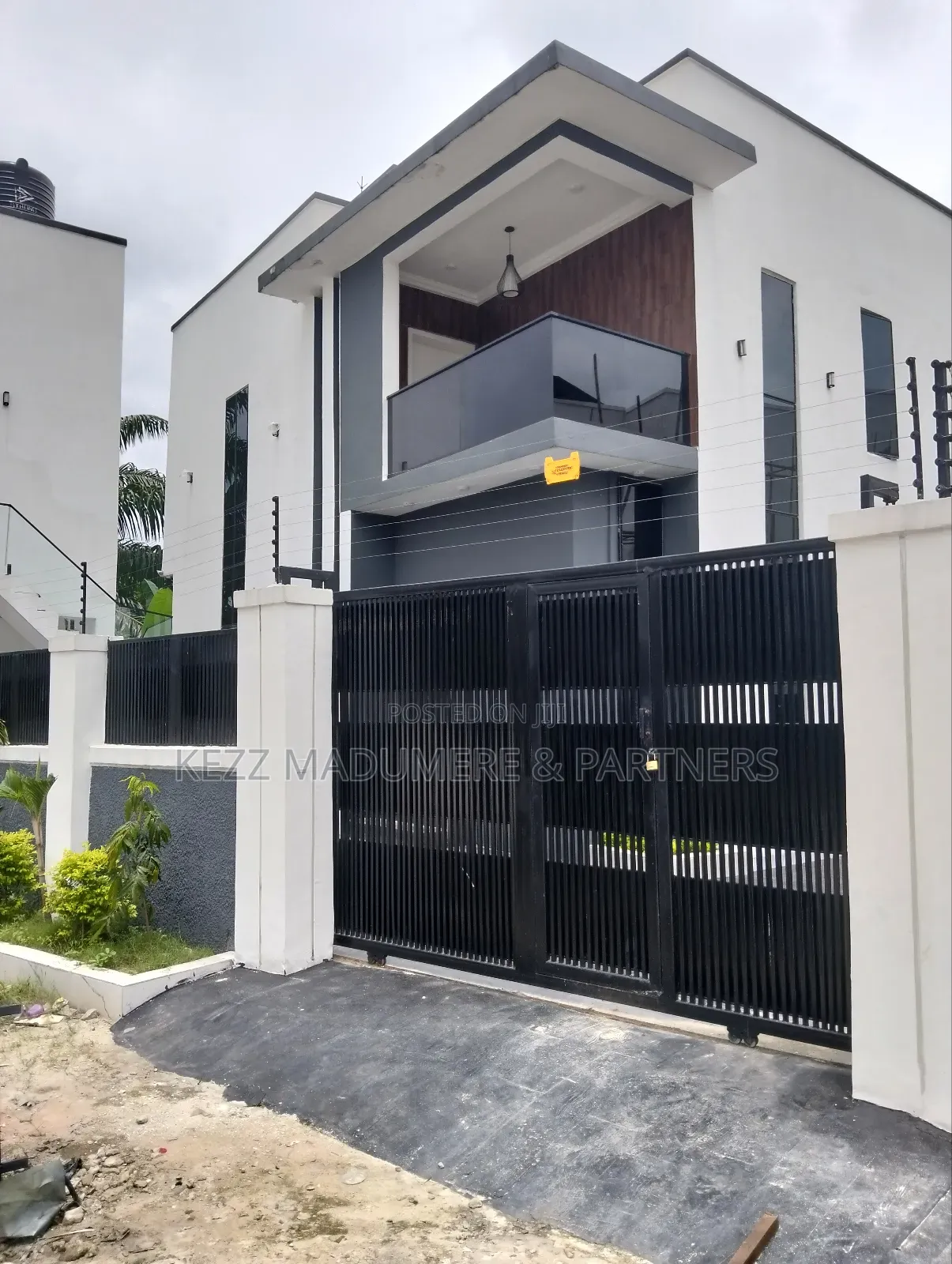 4bdrm Duplex in Shell Cooperative for sale