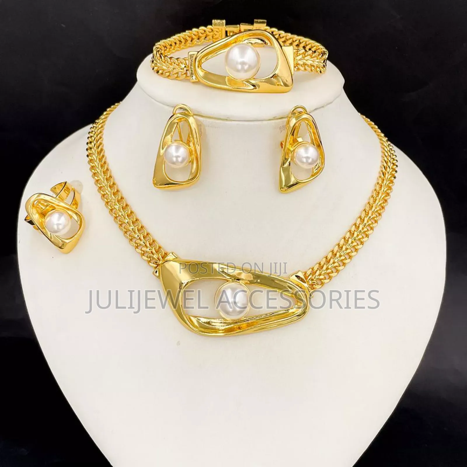 Costume 4-in-1 Necklace, Earrings and Bangle Set