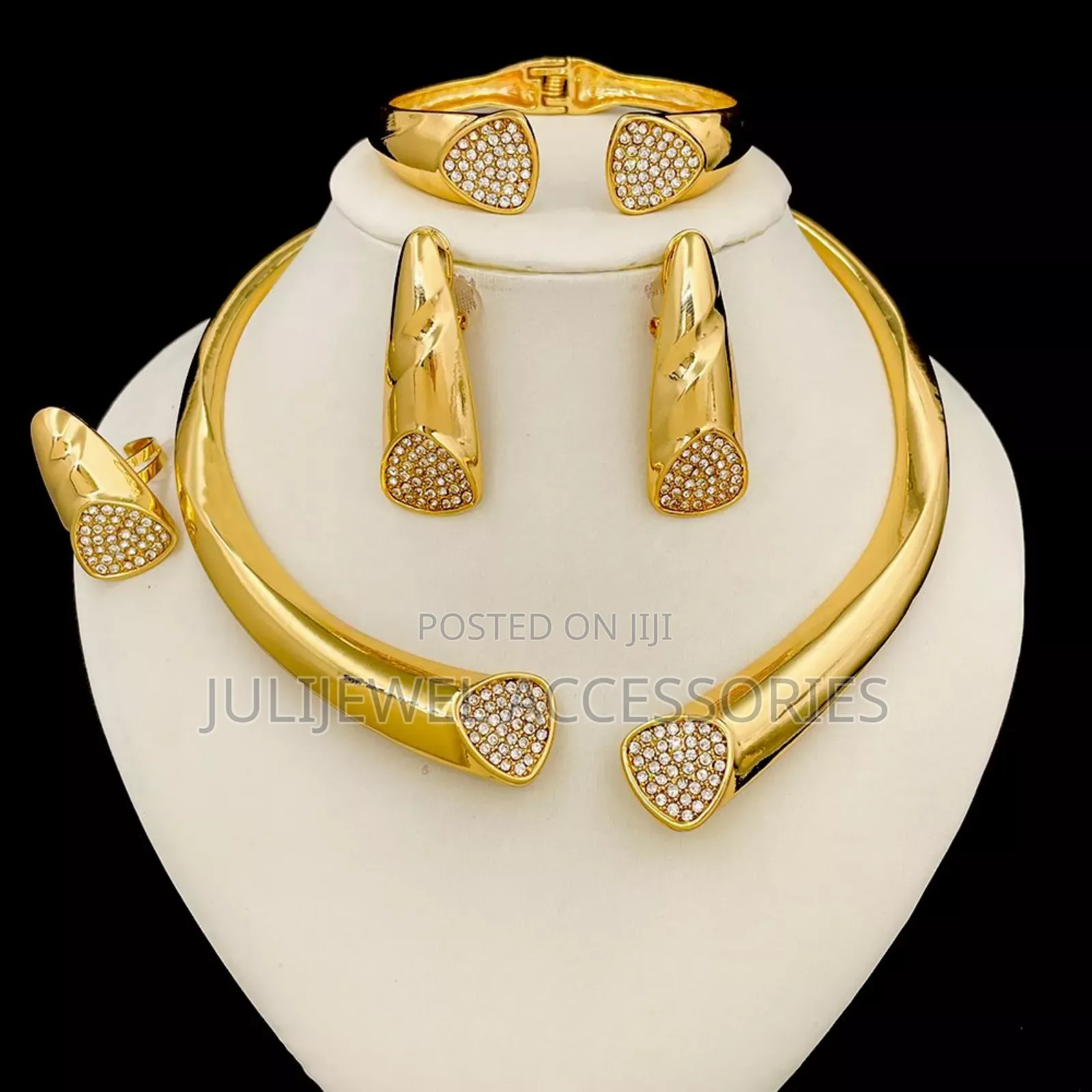 Costume 4-in-1 Necklace, Earrings and Bangle Set