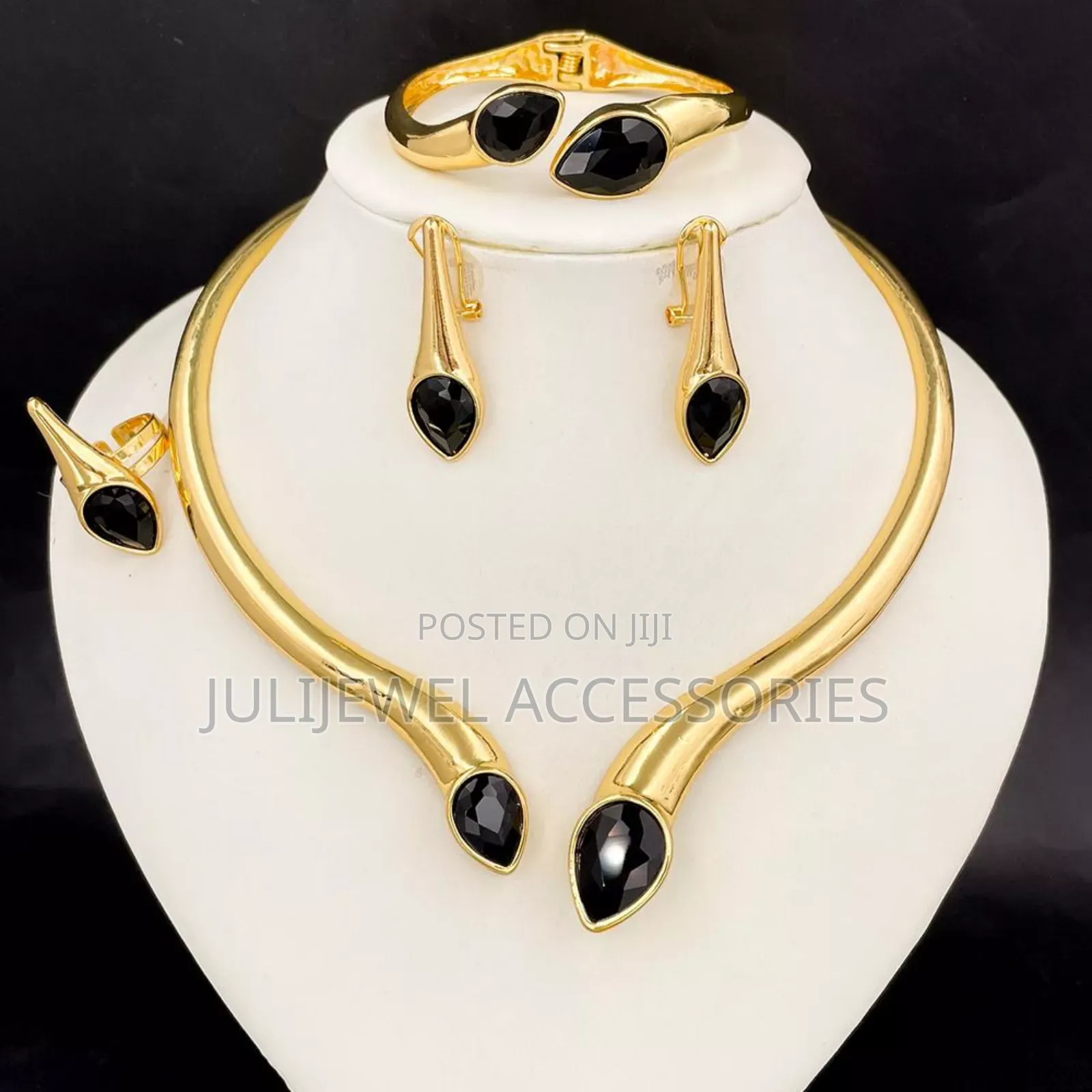 Costume 4-in-1 Necklace, Earrings and Bangle Set