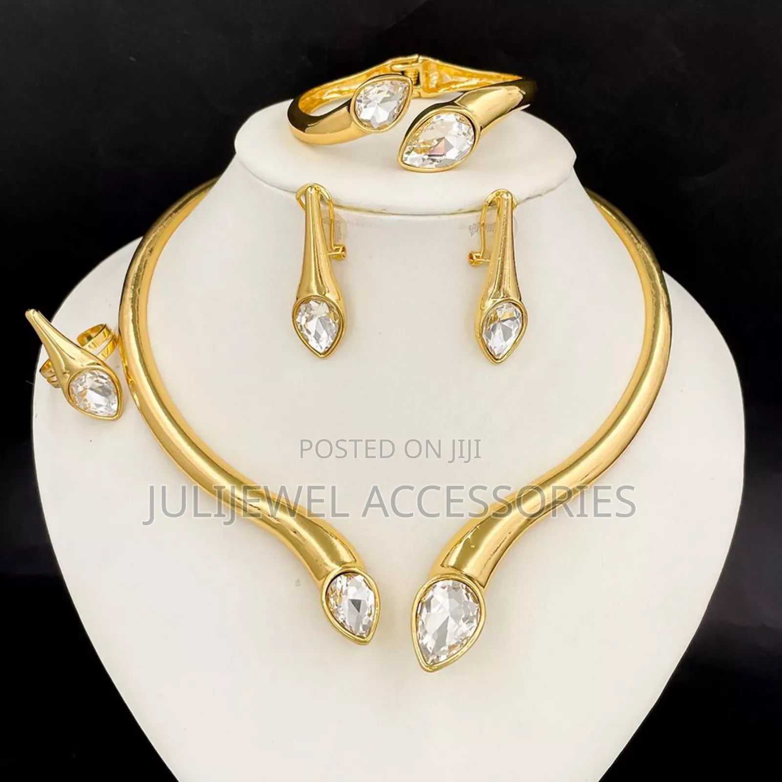 Costume 4-in-1 Necklace, Earrings and Bangle Set