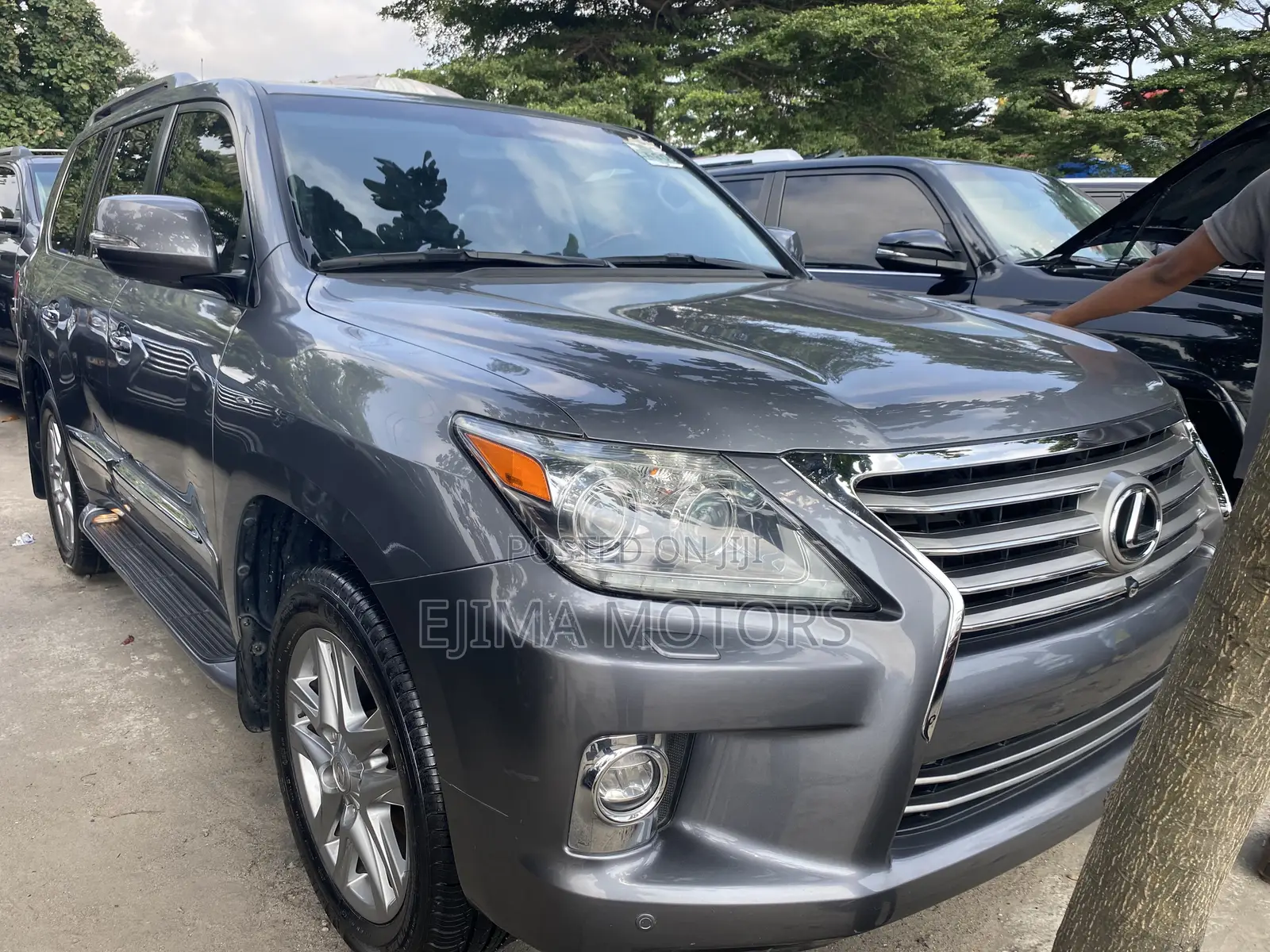 Lexus LX 570 AWD 2016 Gray