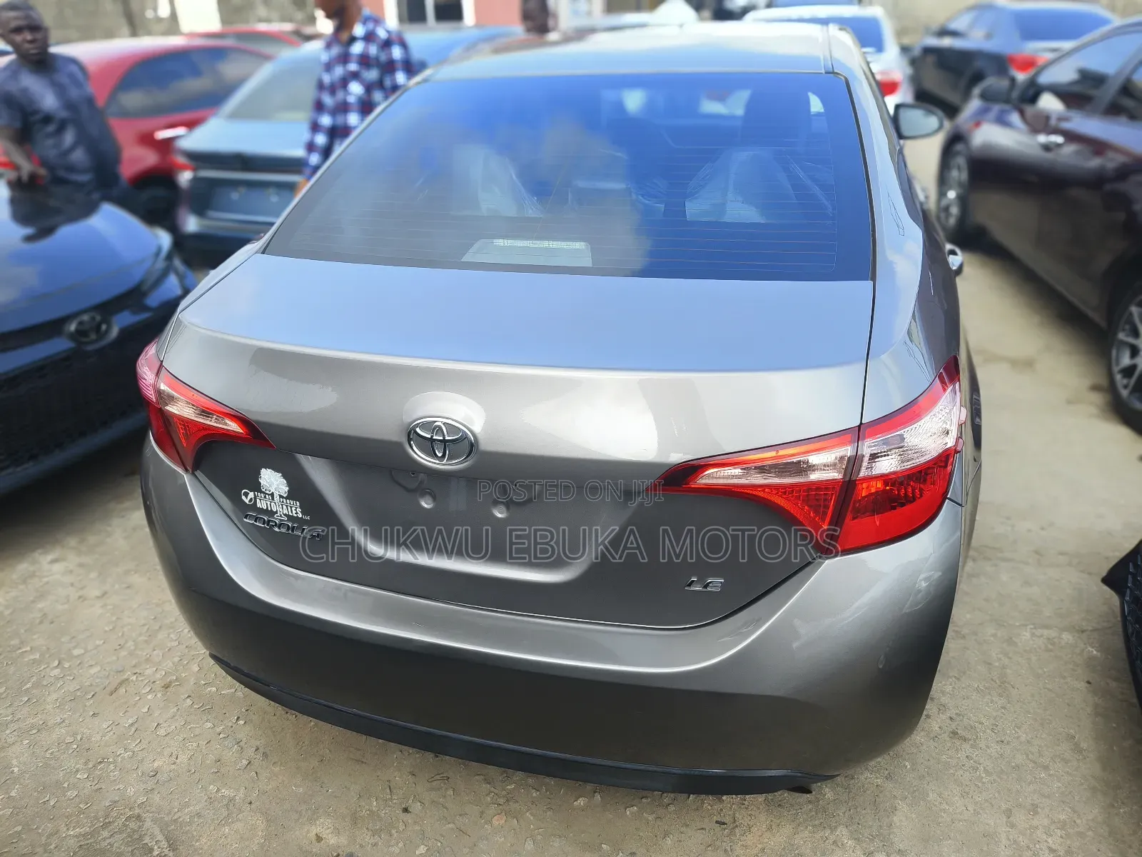Toyota Corolla LE (1.8L 4cyl 2A) 2018 Brown