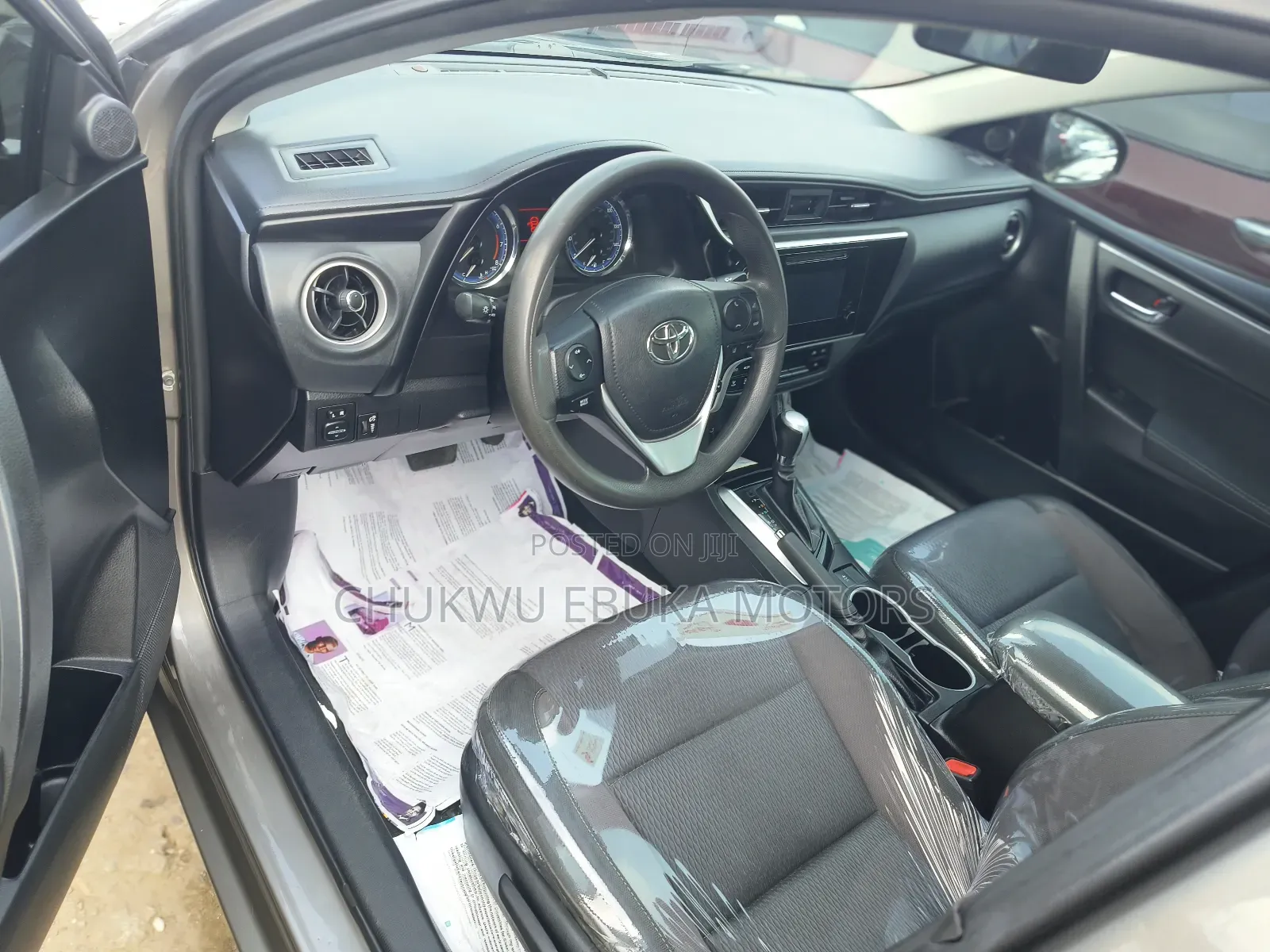 Toyota Corolla LE (1.8L 4cyl 2A) 2018 Brown