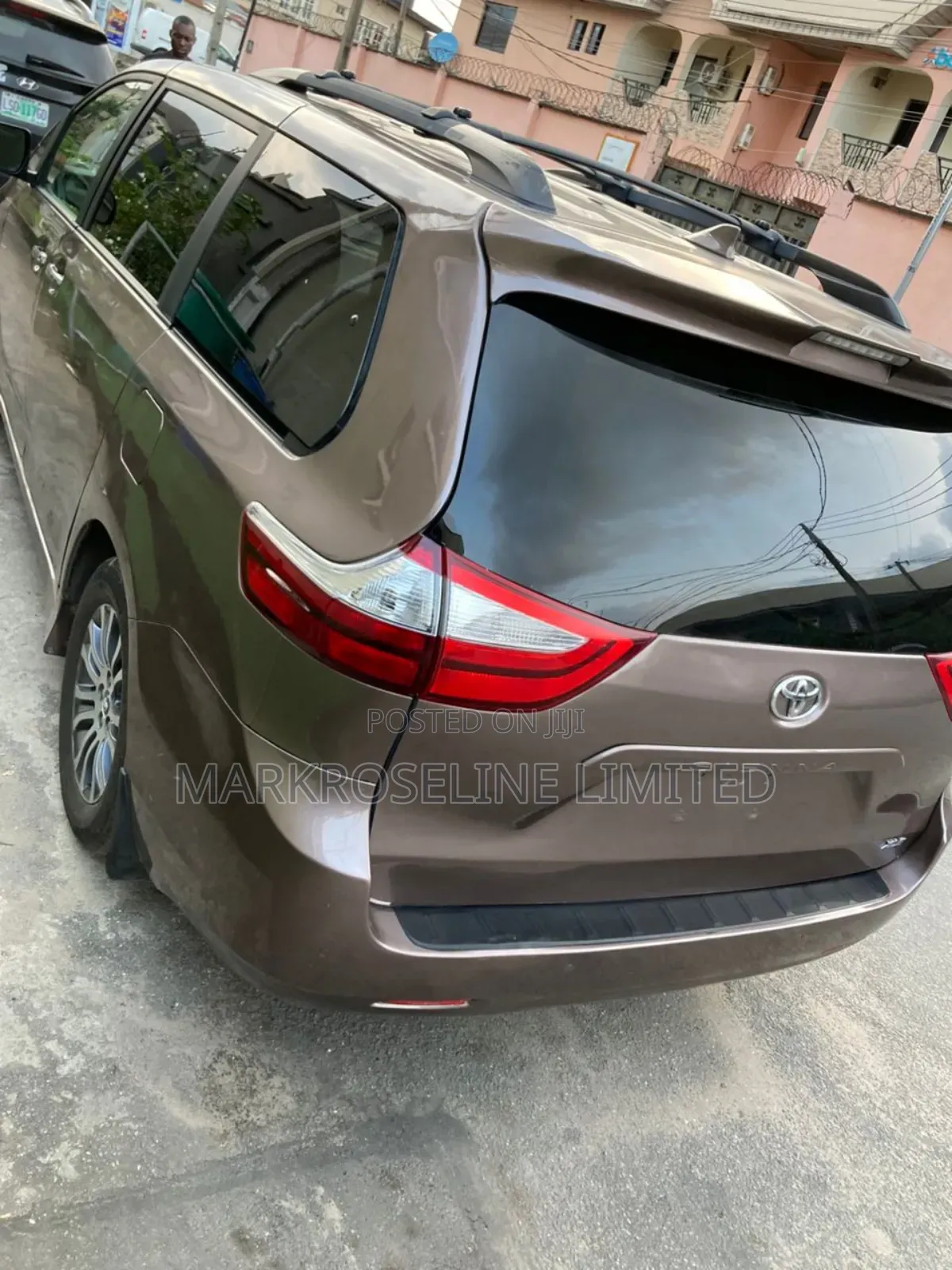 Toyota Sienna 2019 Brown