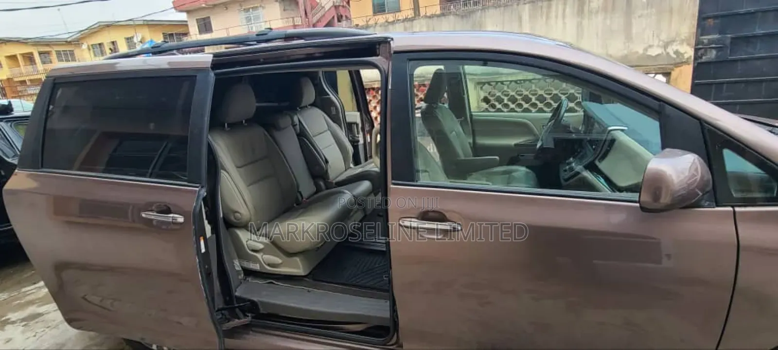 Toyota Sienna 2019 Brown