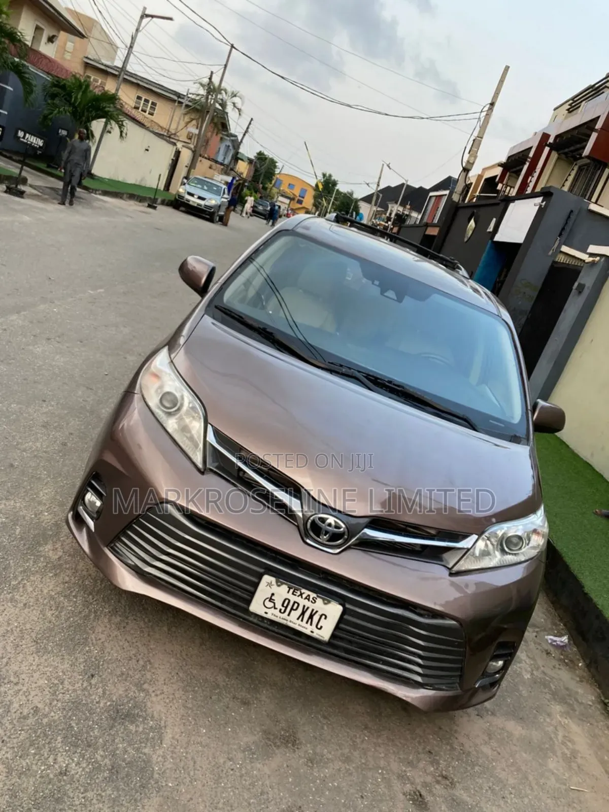 Toyota Sienna 2019 Brown