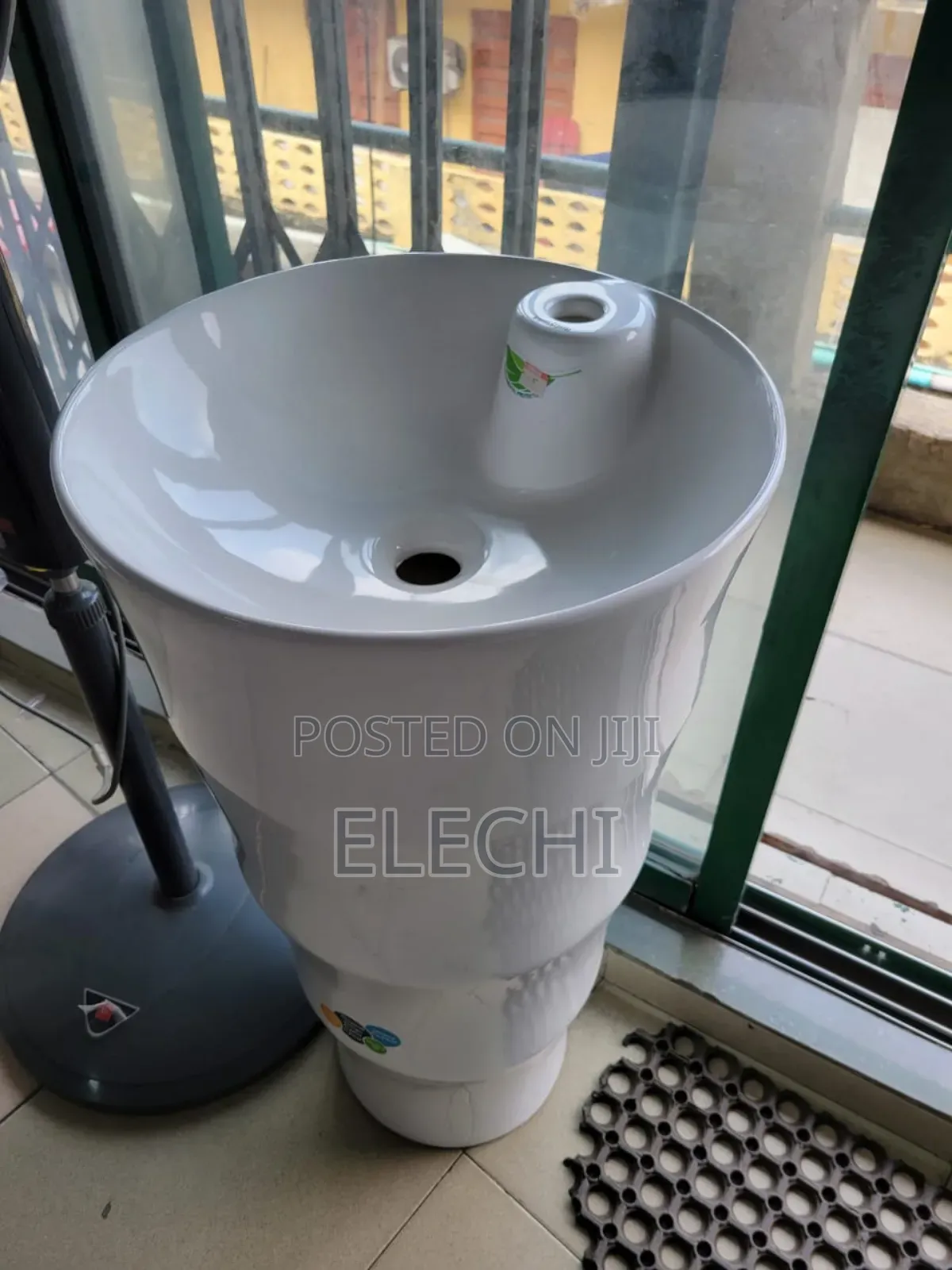 Standing Washing Hands Basin