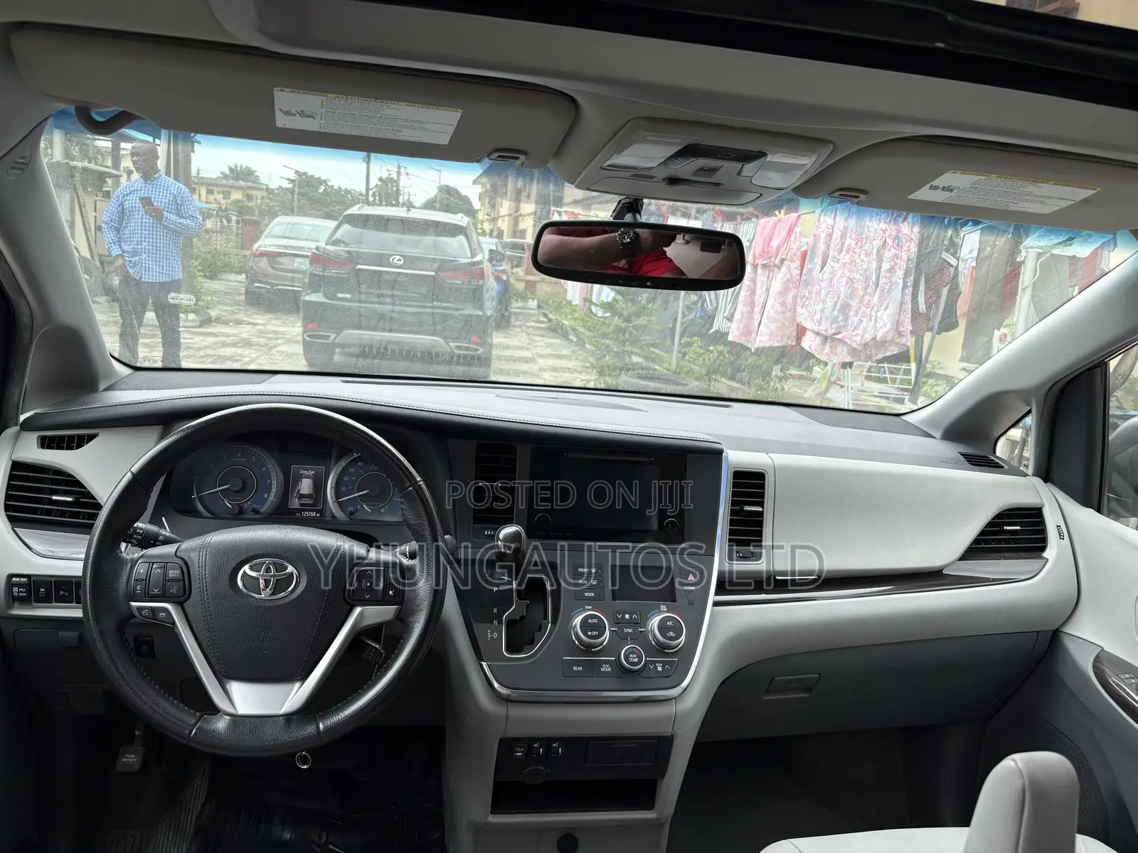 Toyota Sienna XLE Premium 8 Passenger (3.5L 6cyl 8A) 2017 Silver