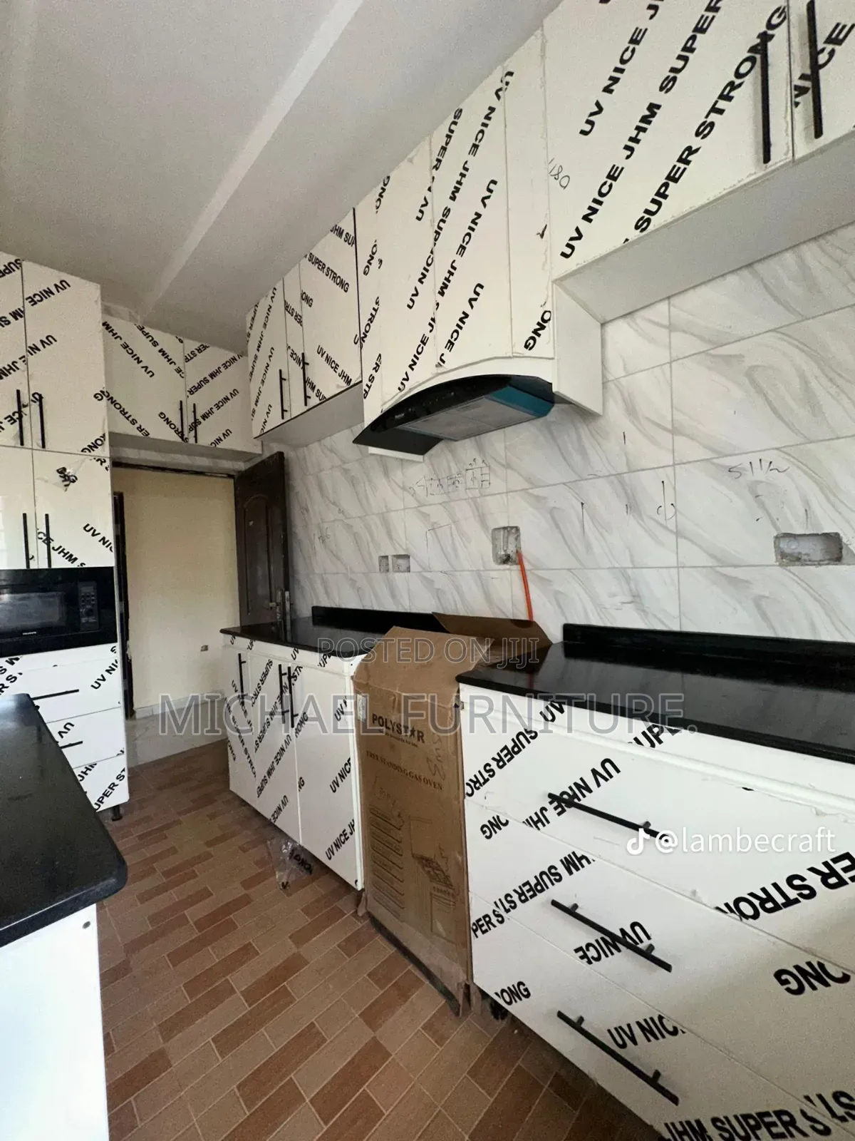 Highly Crafted Top Quality Kitchen Cabinet