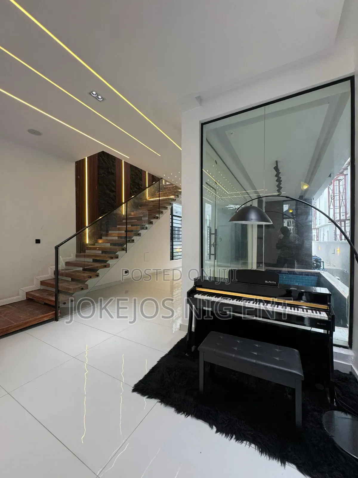 5bdrm Duplex in Ikota Gra Lekki for sale