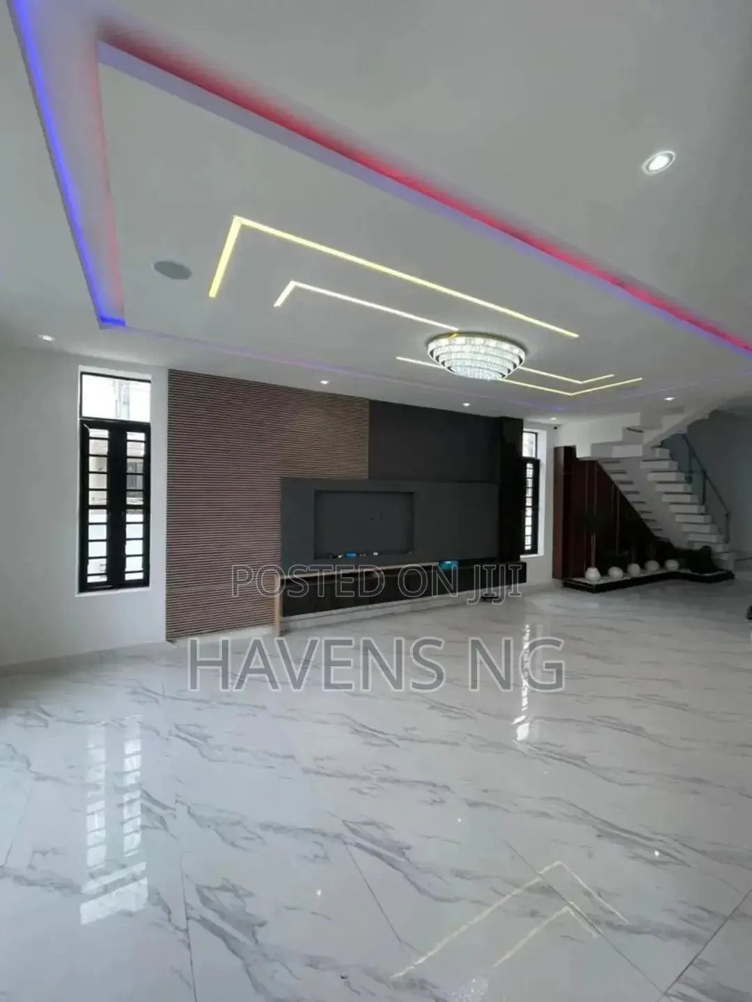 5bdrm Duplex in Chevron for sale