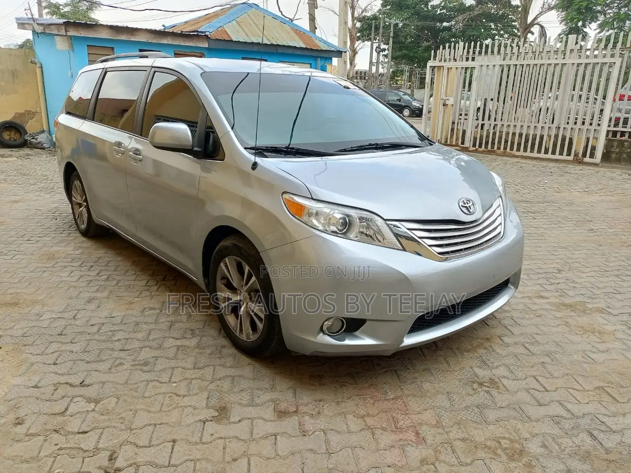 Toyota Sienna LE 8 Passenger 2011 Silver