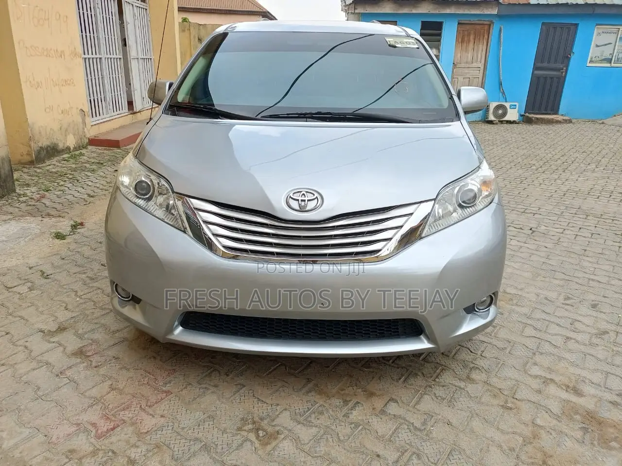 Toyota Sienna LE 8 Passenger 2011 Silver